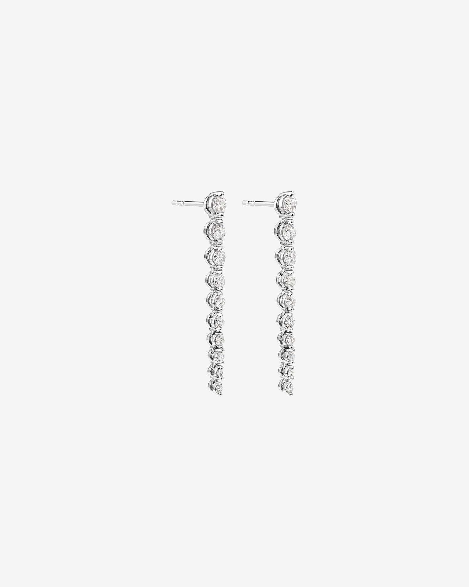 0,50 carat TW Boucles d'oreilles pendantes graduées en diamant en or blanc 18kt