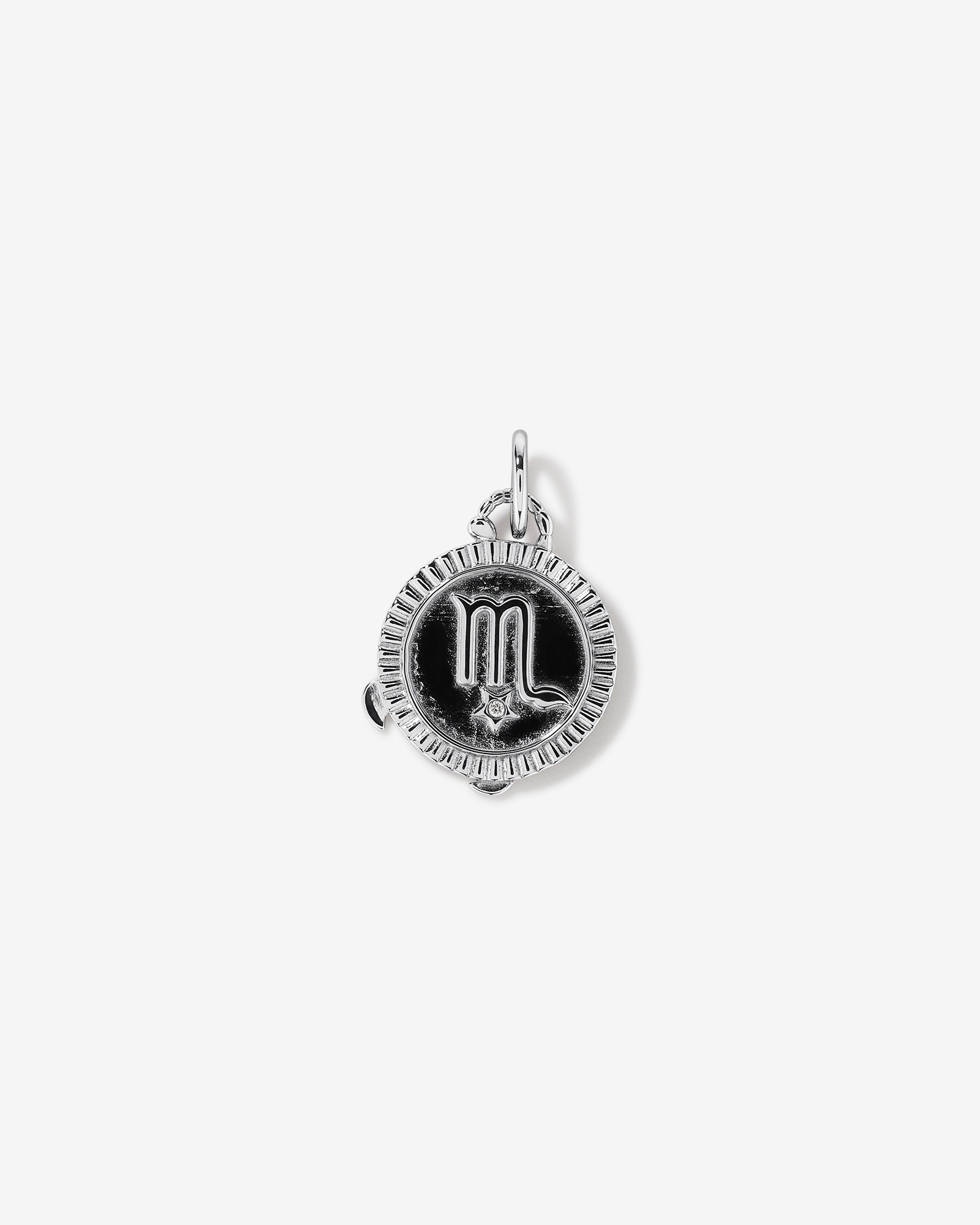 Pendentif zodiaque Scorpion avec accents de diamants en argent sterling