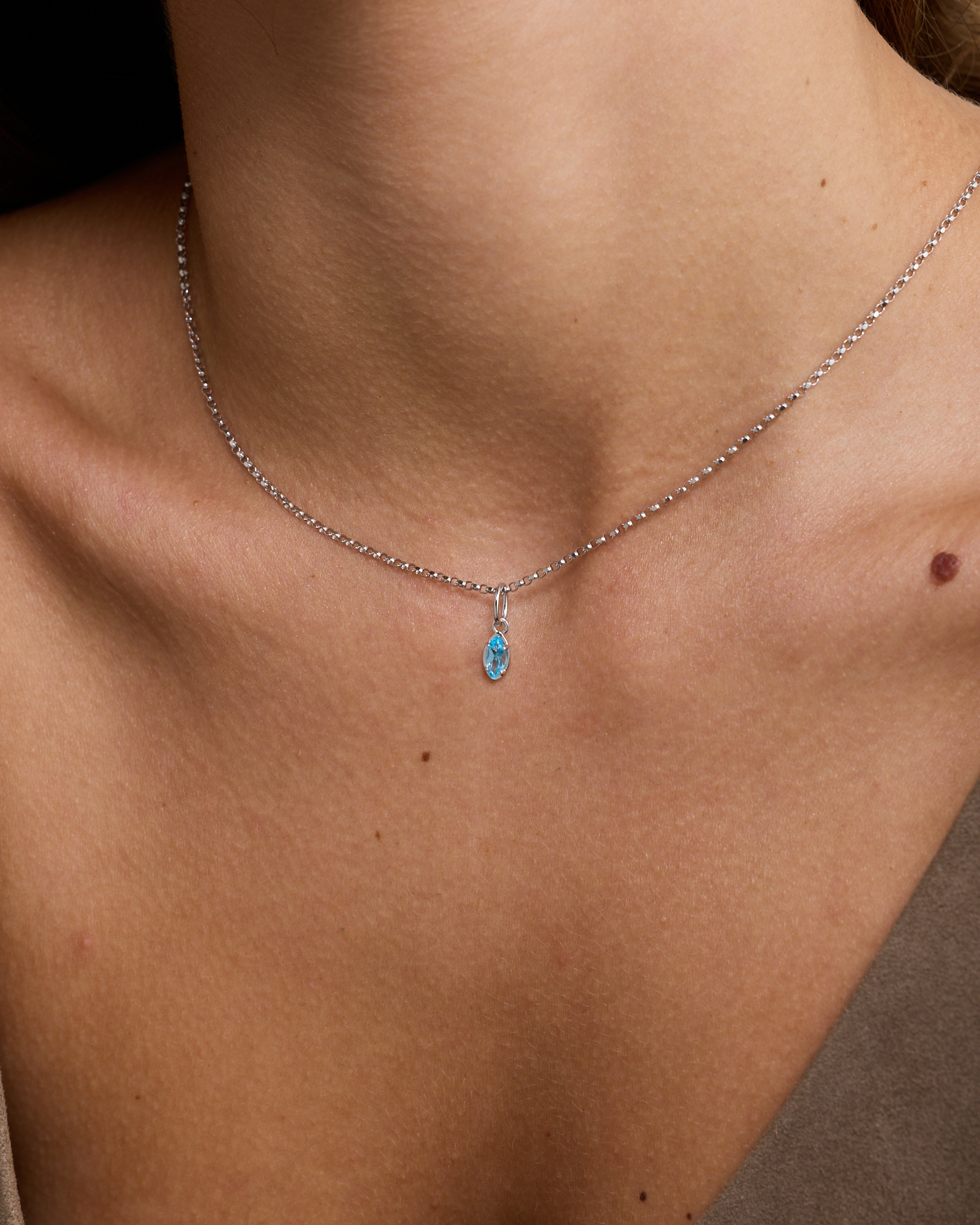 Pendentif en topaze suisse bleu taille marquis en argent sterling
