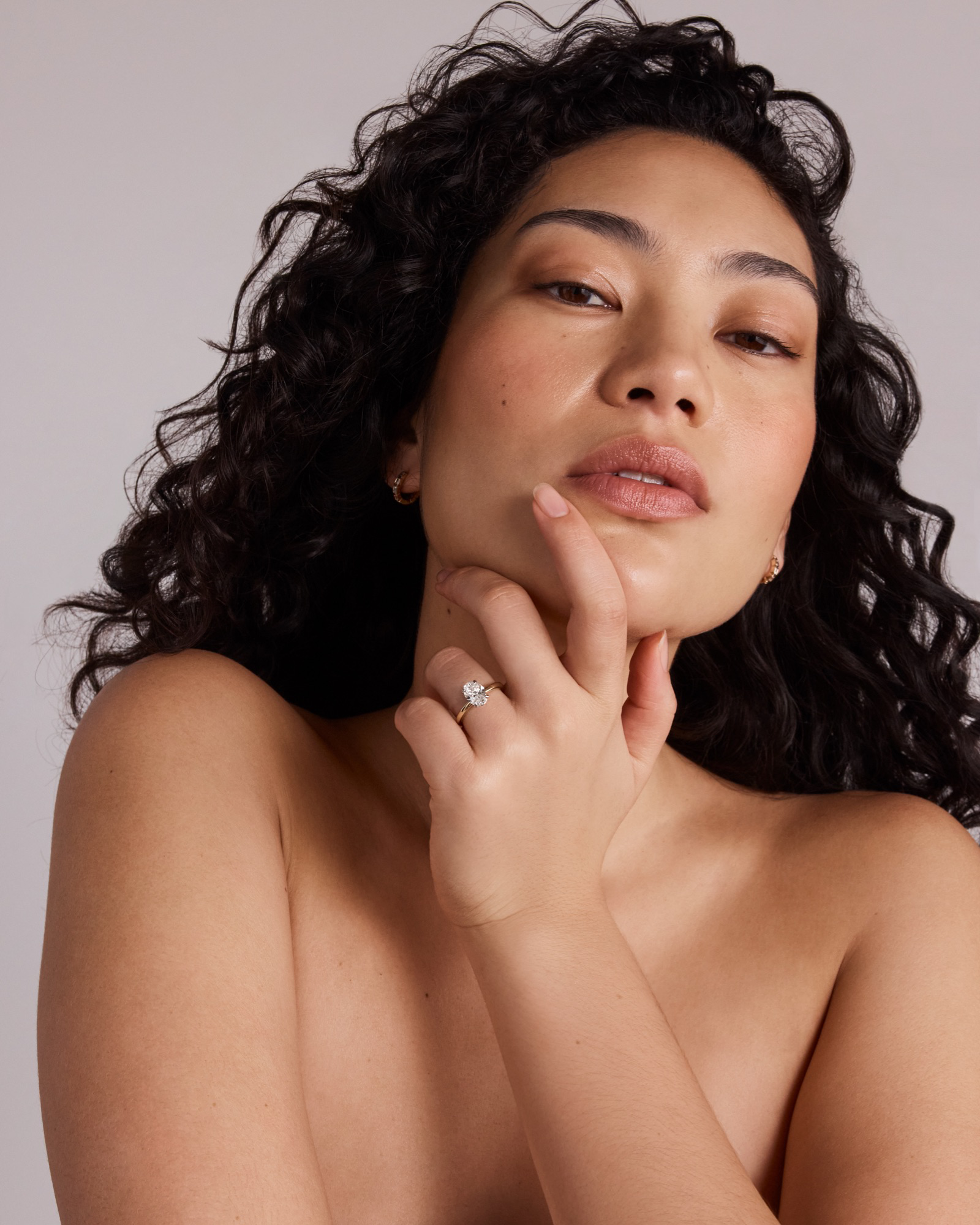 Bague de fiançailles solitaire en or jaune et blanc 14 carats, taille ovale, diamant de synthèse de 1,75 carat poids total total