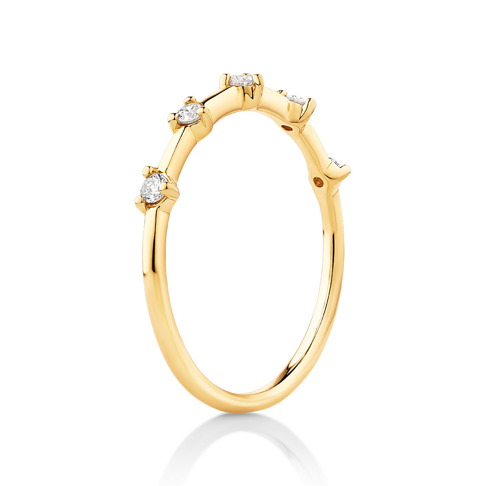 Bague sertie de diamants en or jaune 10kt