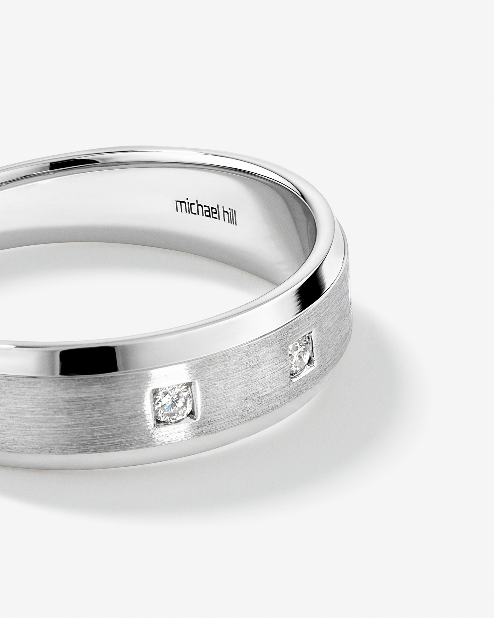 Carat TW Round Brilliant Bevelled Edge Men's Ring in Platinum