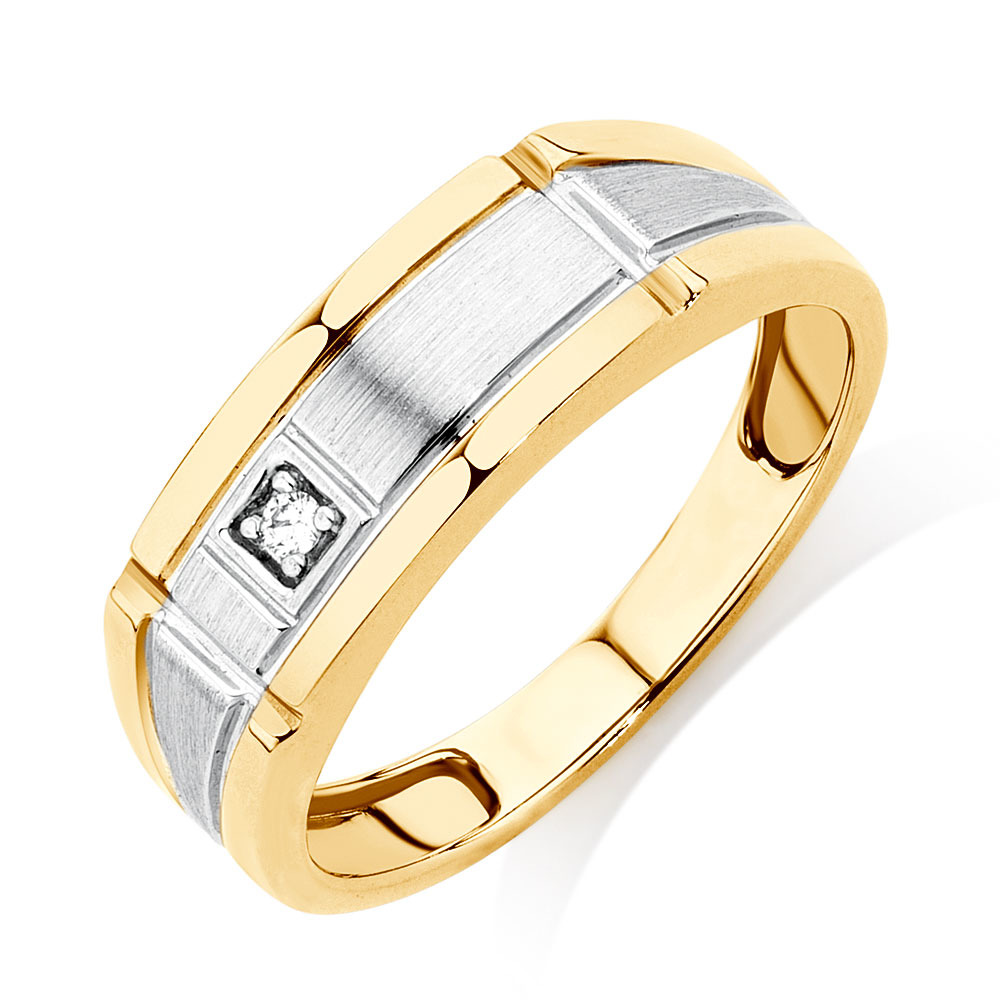 Men s Ring with a Diamond in 10kt Yellow Gold Men s Ring with a Diamond in 10kt Yellow Gold
