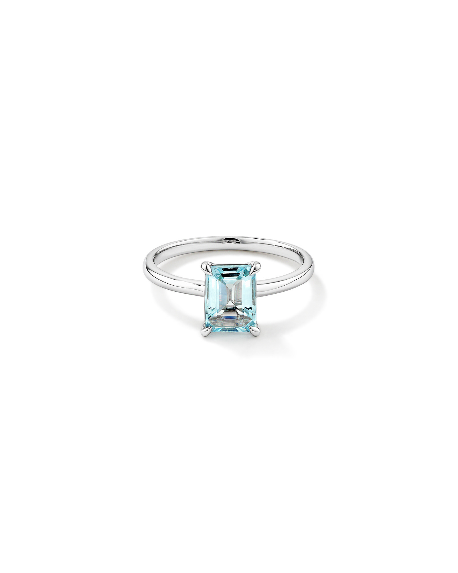 Ring with Aquamarine in 10kt White Gold