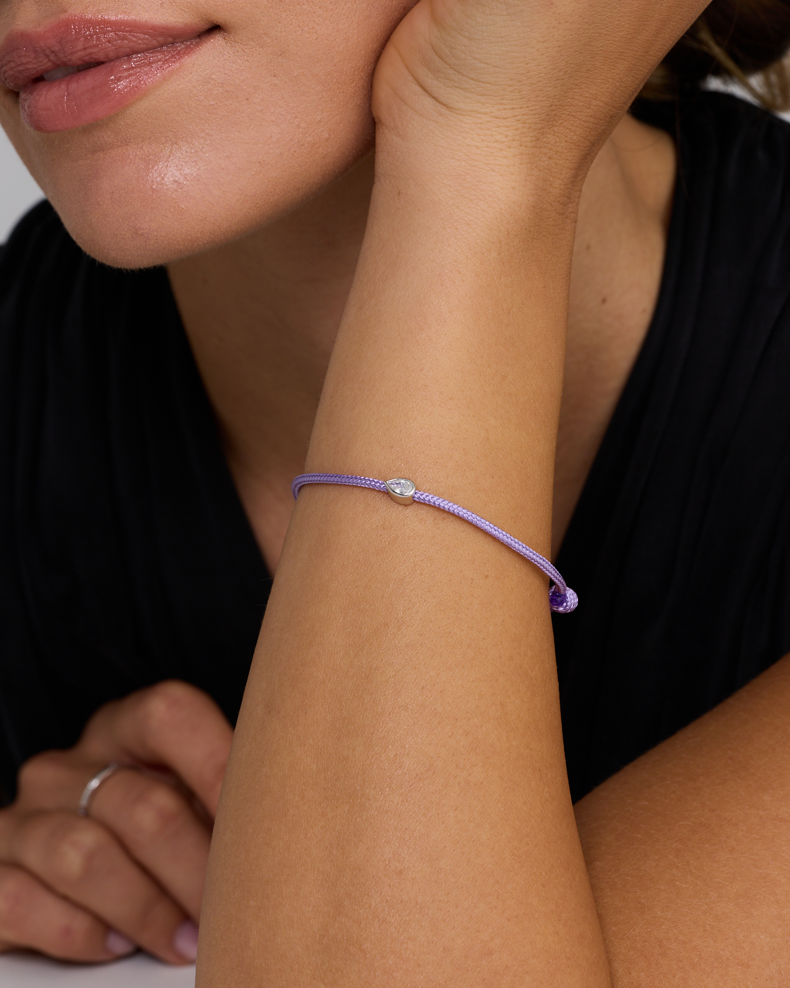 Bracelet en corde de zircone cubique coupé poire en violet lilas