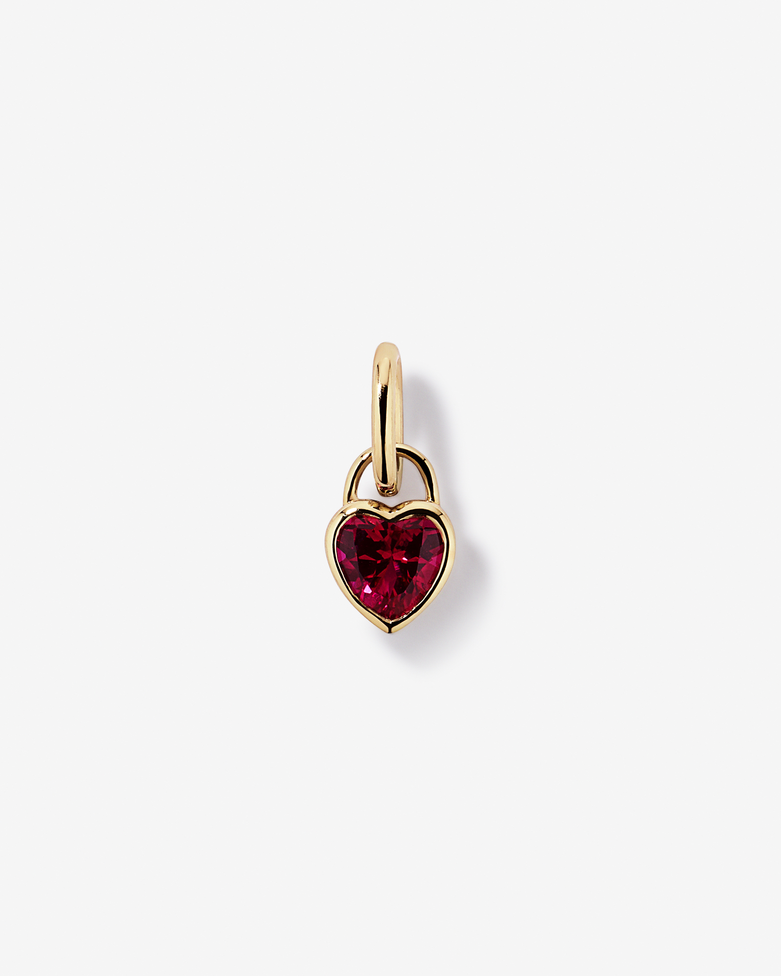 Pendentif Cœur avec Rubis de Synthèse en Serti Clos, Or Jaune 10 Carats