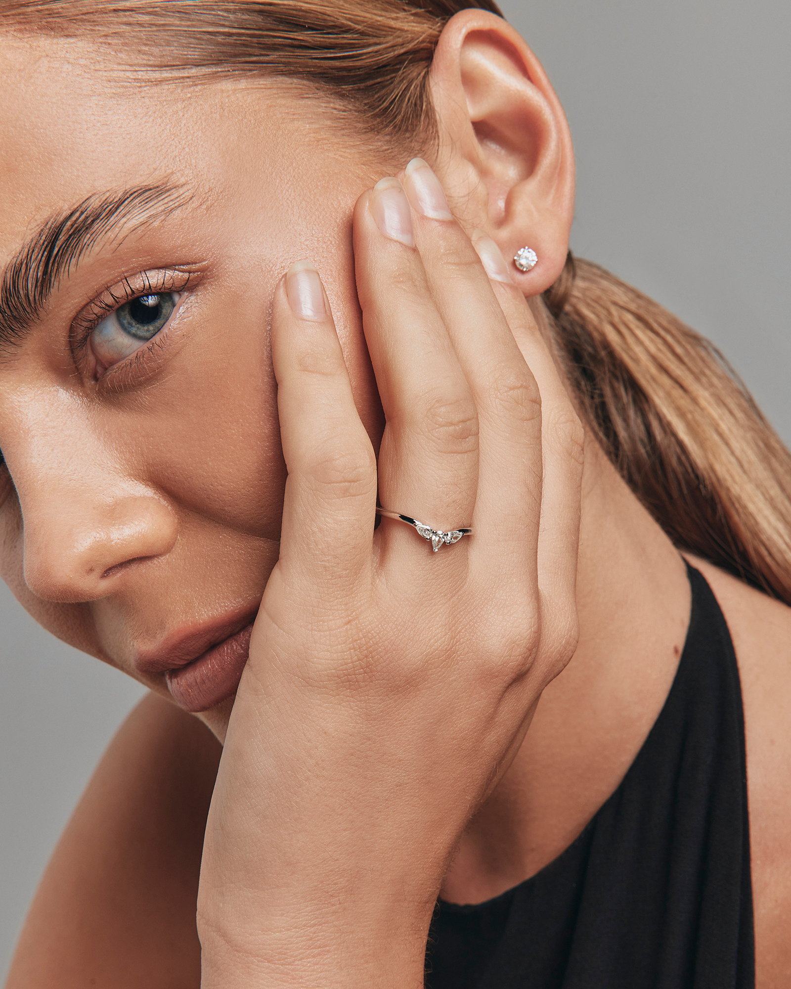 Bague de mariage courbée en diamant de 0,25 carat TW en forme de poire en or blanc 14 carats