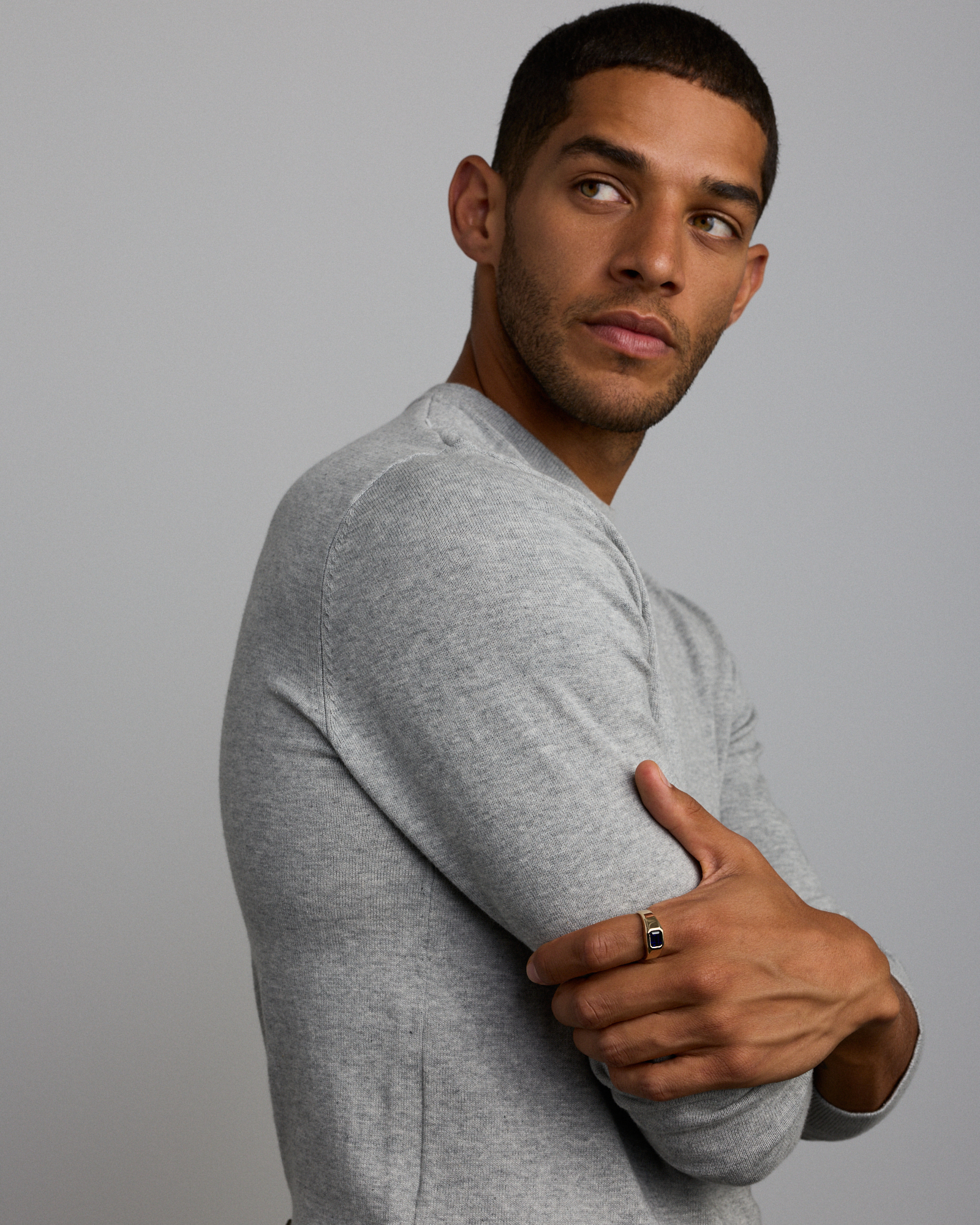 Bague solitaire pour hommes en saphir bleu créée or jaune 10 carats