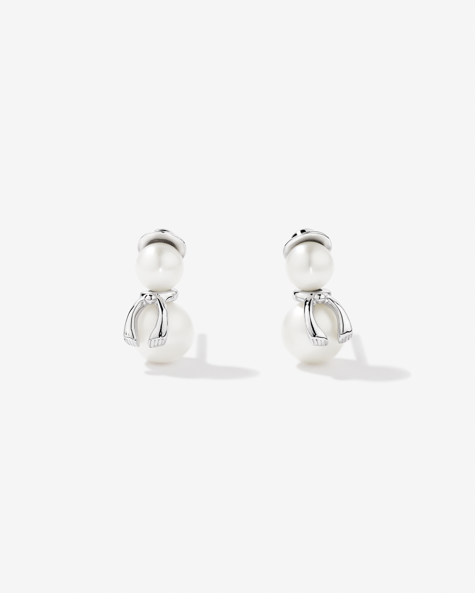 Boucles d’oreilles clous Bonhomme de neige avec perles de culture d’eau douce en argent sterling