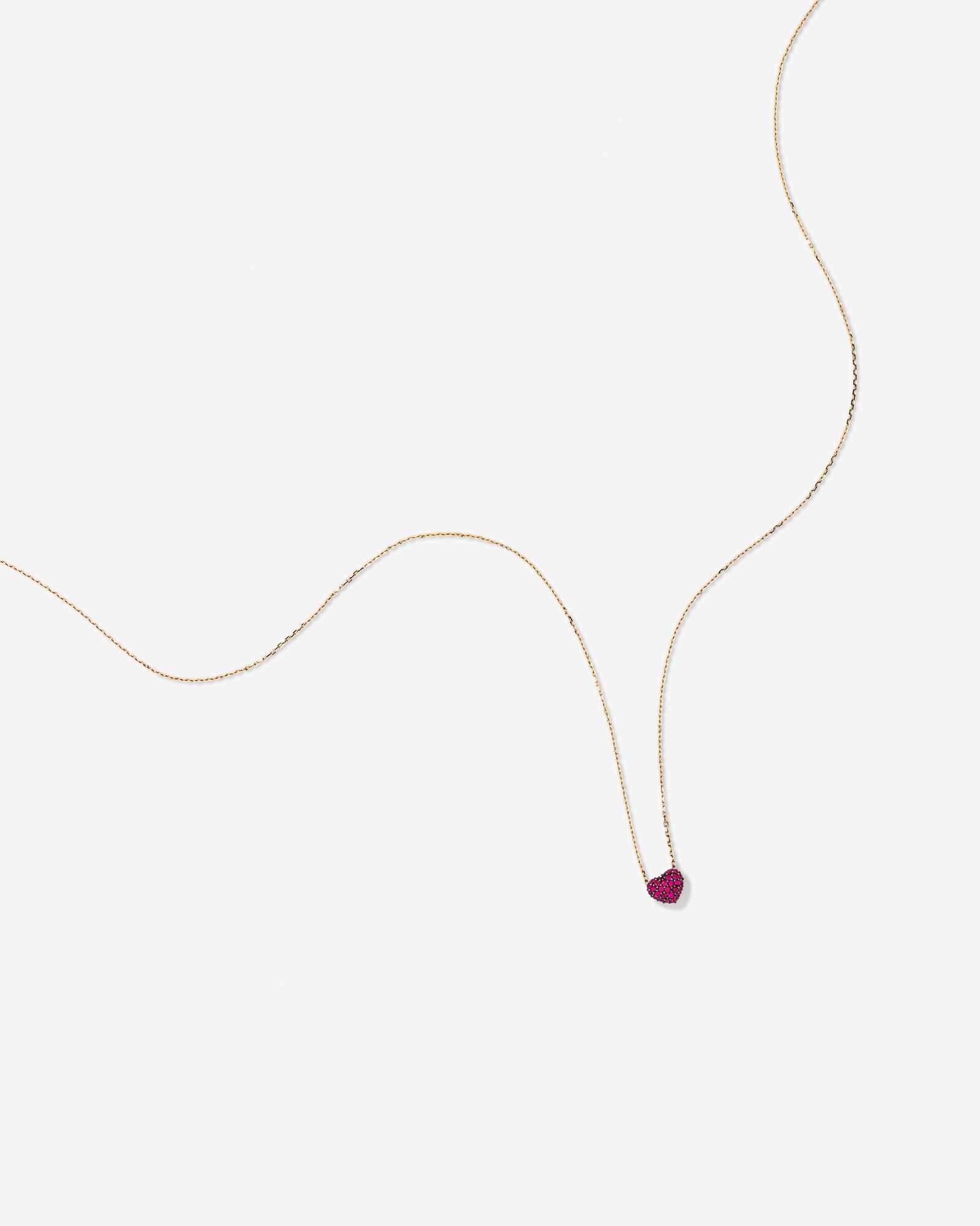 Pendentif de cœur en or jaune 10 K avec pavé de rubis