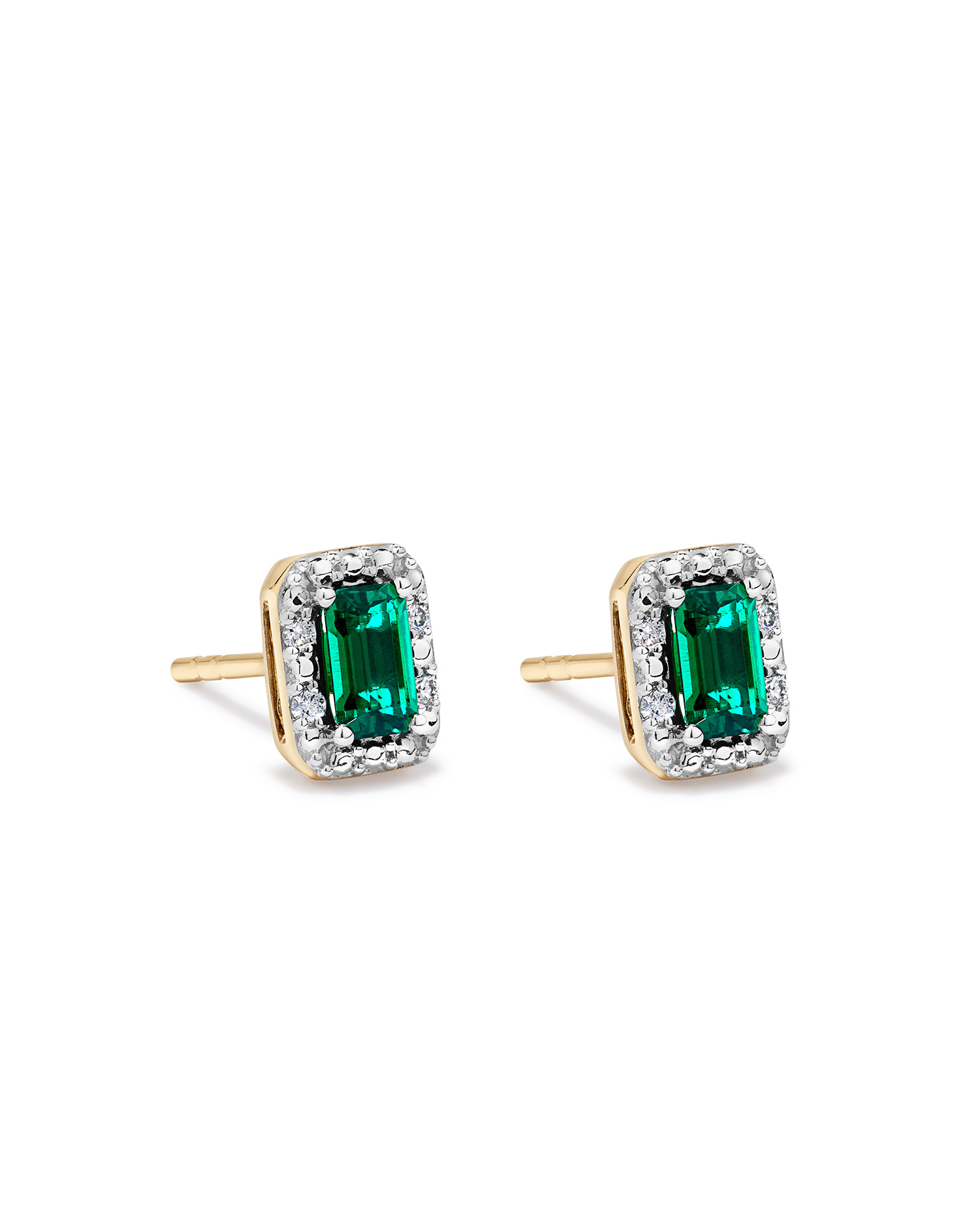 Création de la bague halo en diamant émeraude et 0,10 carat TW cultivée en laboratoire en or jaune 10 carats et Rhodium