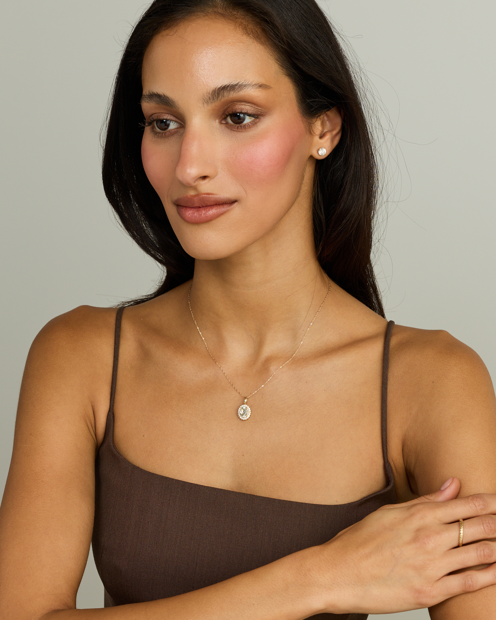 Améthyste verte & 0,20TW de pendentif halo en diamant avec chaîne en or jaune 10 carats