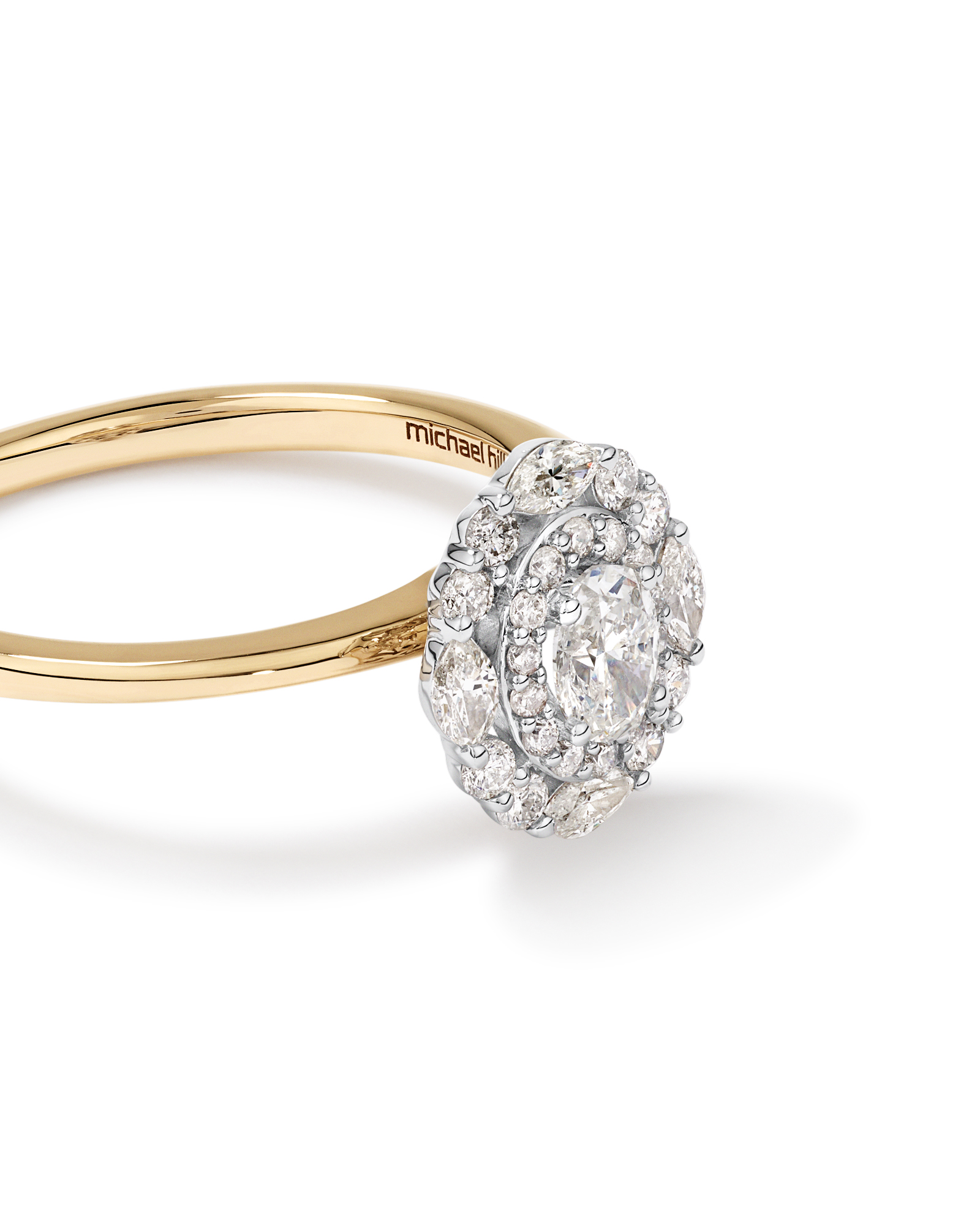 Bague de fiançailles avec diamants taille ovale marquise et halo rond brillant de 0,61 carat TW en or jaune et blanc 14 carats