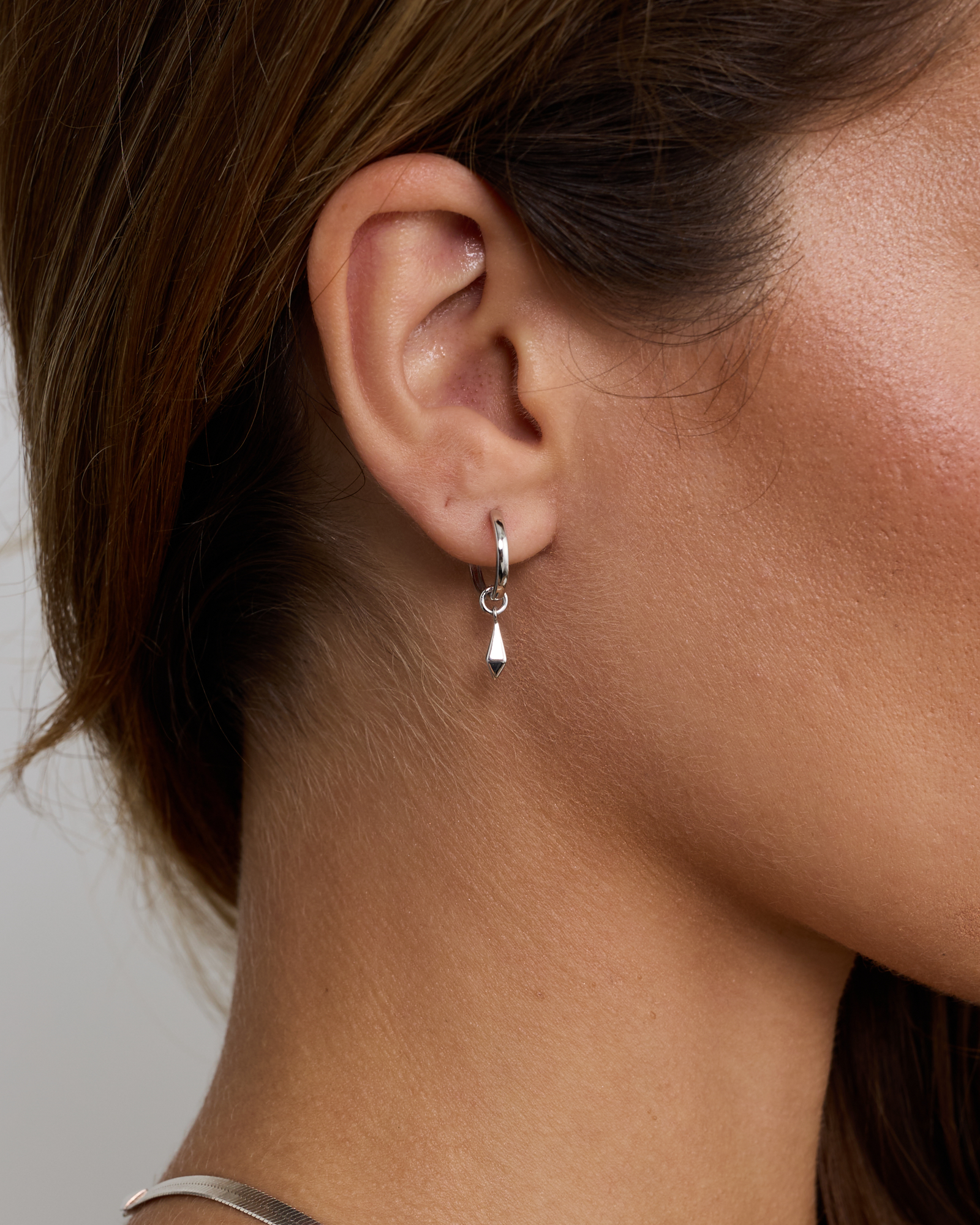 Charme de boucle d’oreille prisme en argent sterling