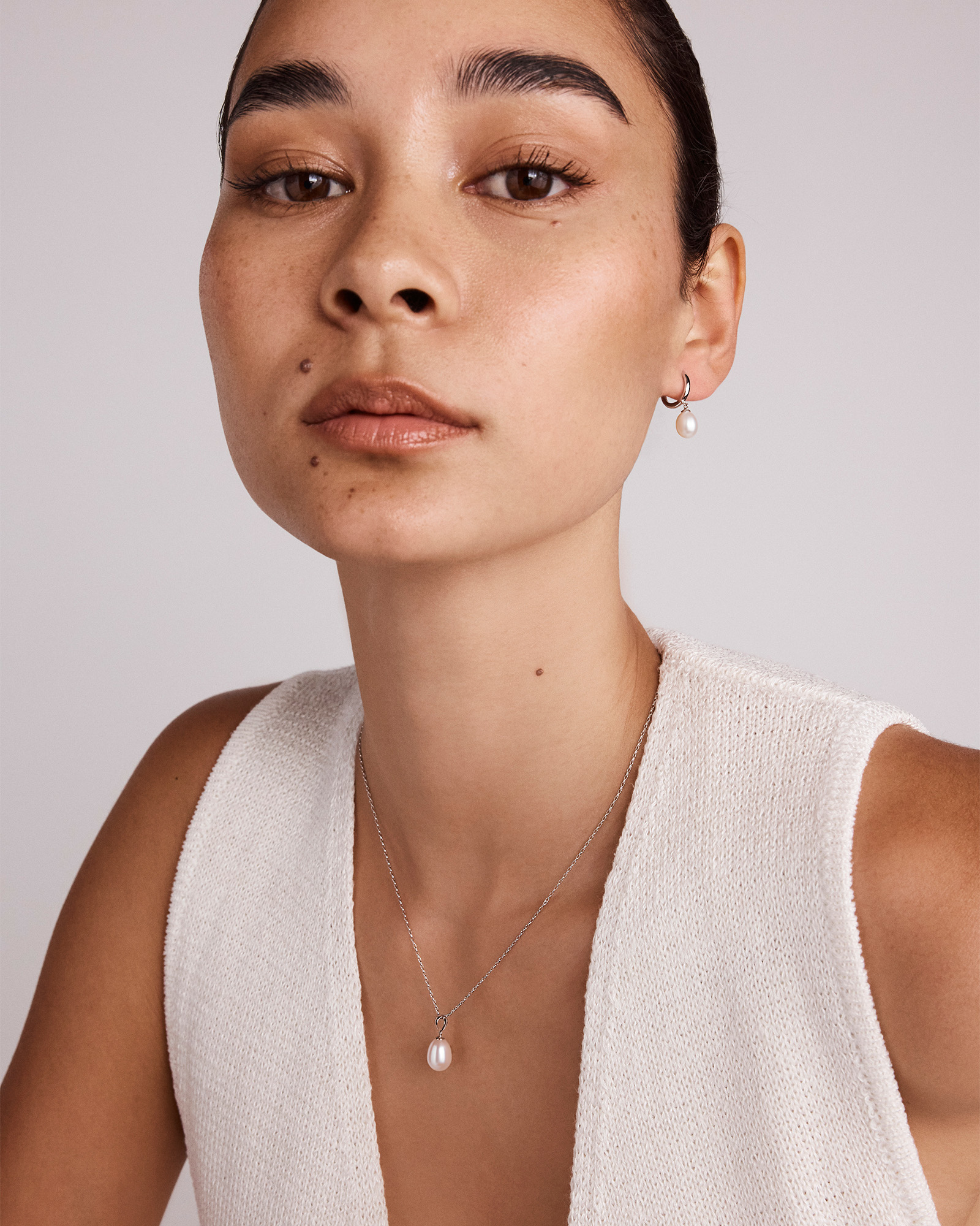 Boucles d'oreilles créoles à goutte avec perles d'eau douce de culture et ensemble de collier pendentif en argent sterling