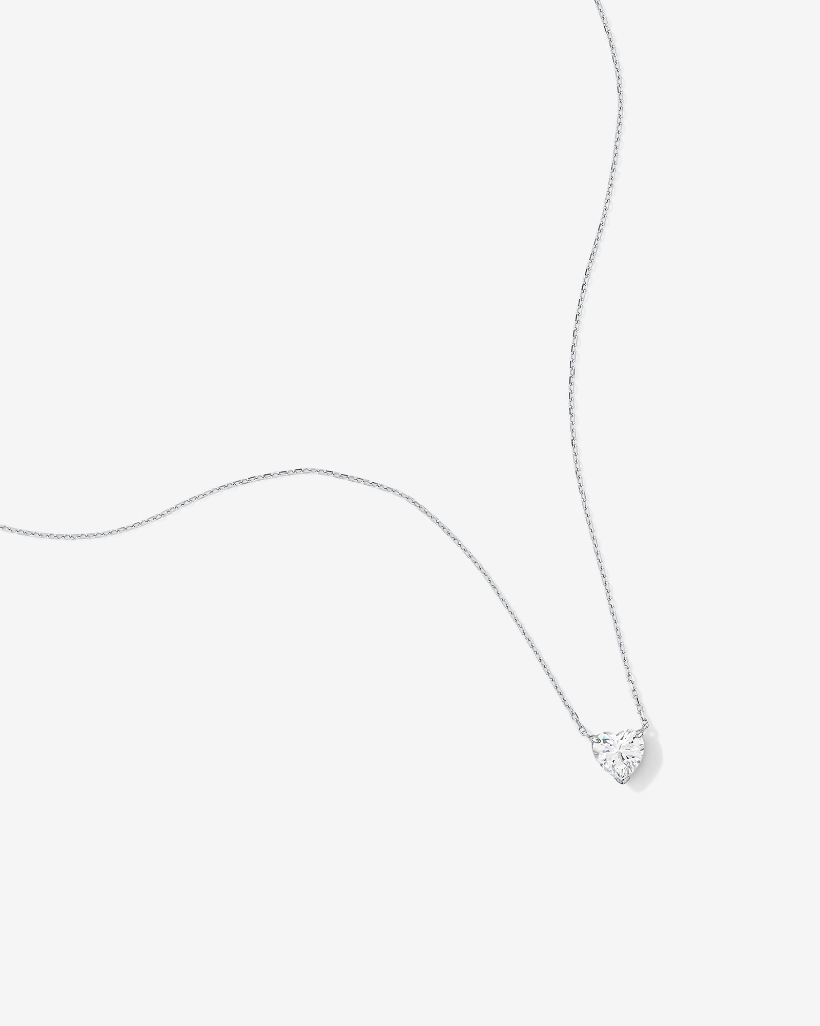 Ensemble de Boucles d'Oreilles Clous et Collier Coeur en Zircon Cubique en Argent Sterling