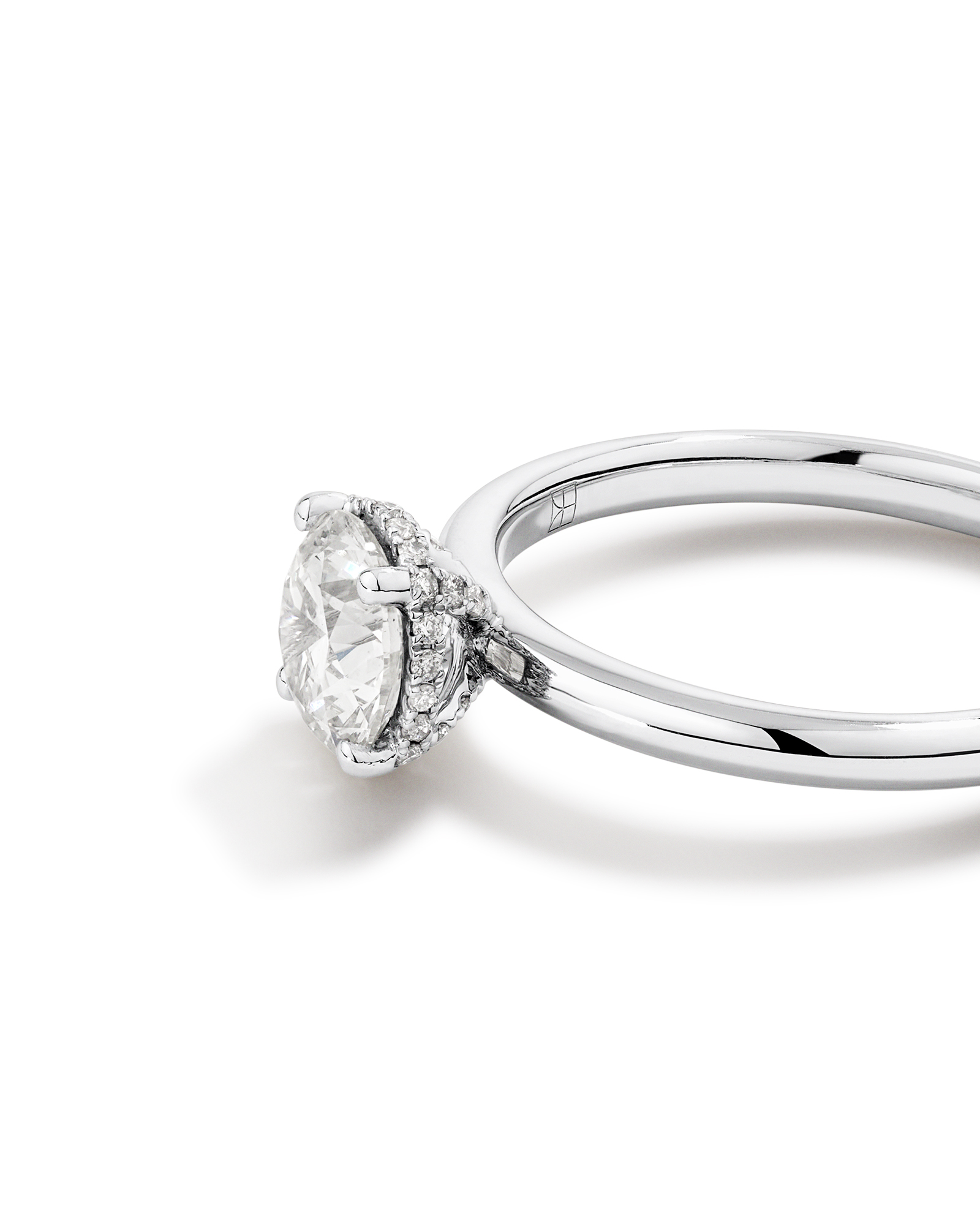 1,05 Carat Poids Total Bague De Fiançailles Solitaire En Diamant Rond Brillant Avec Pavé Caché Et Halo, En Platine