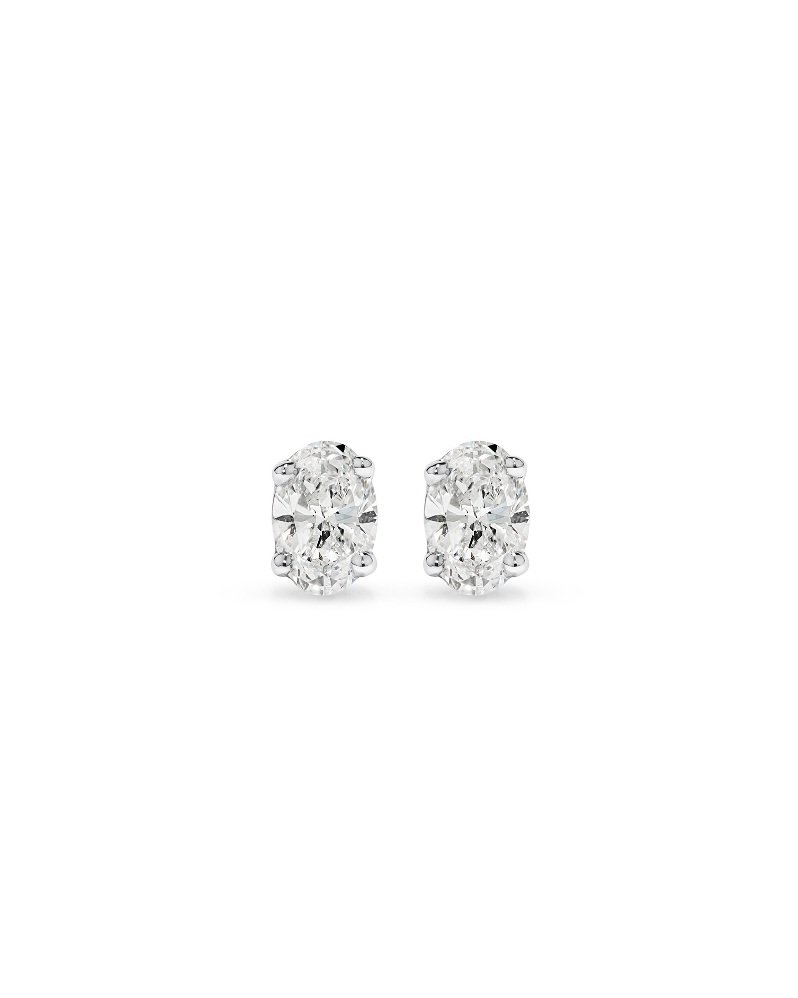 Boucles d’oreilles ovales ovales de laboratoire 0.50TW en argent
