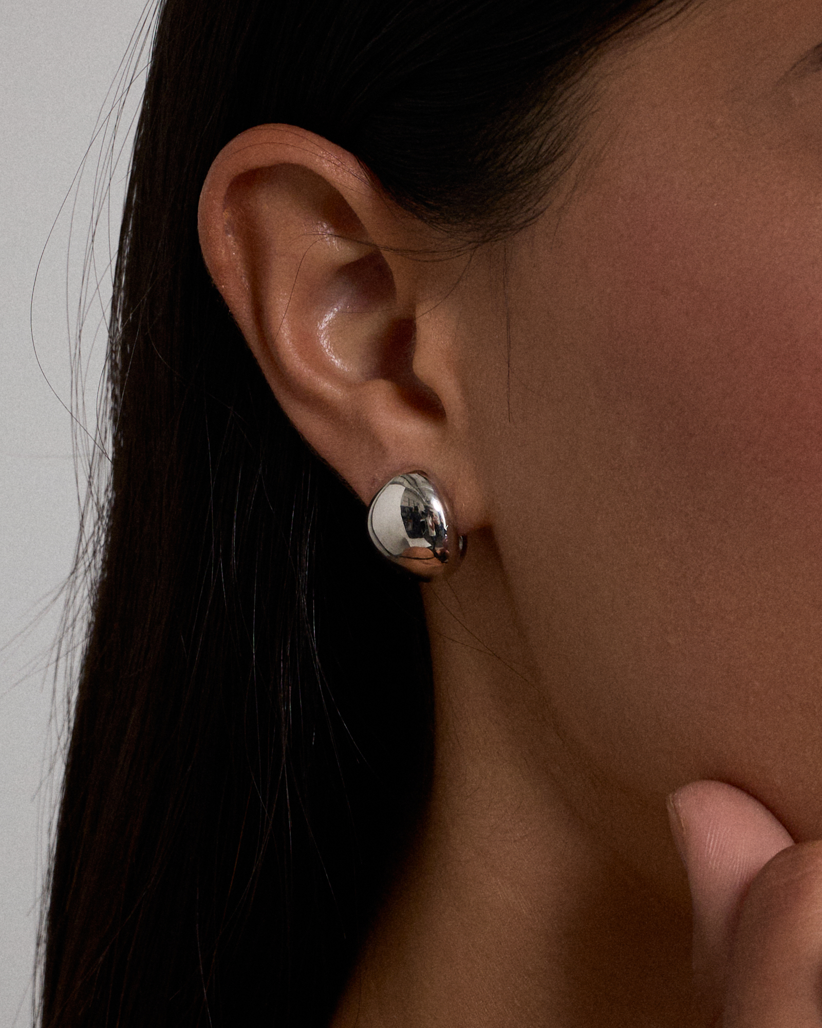 Boucles d’oreilles clous bombées audacieuses polies en argent sterling