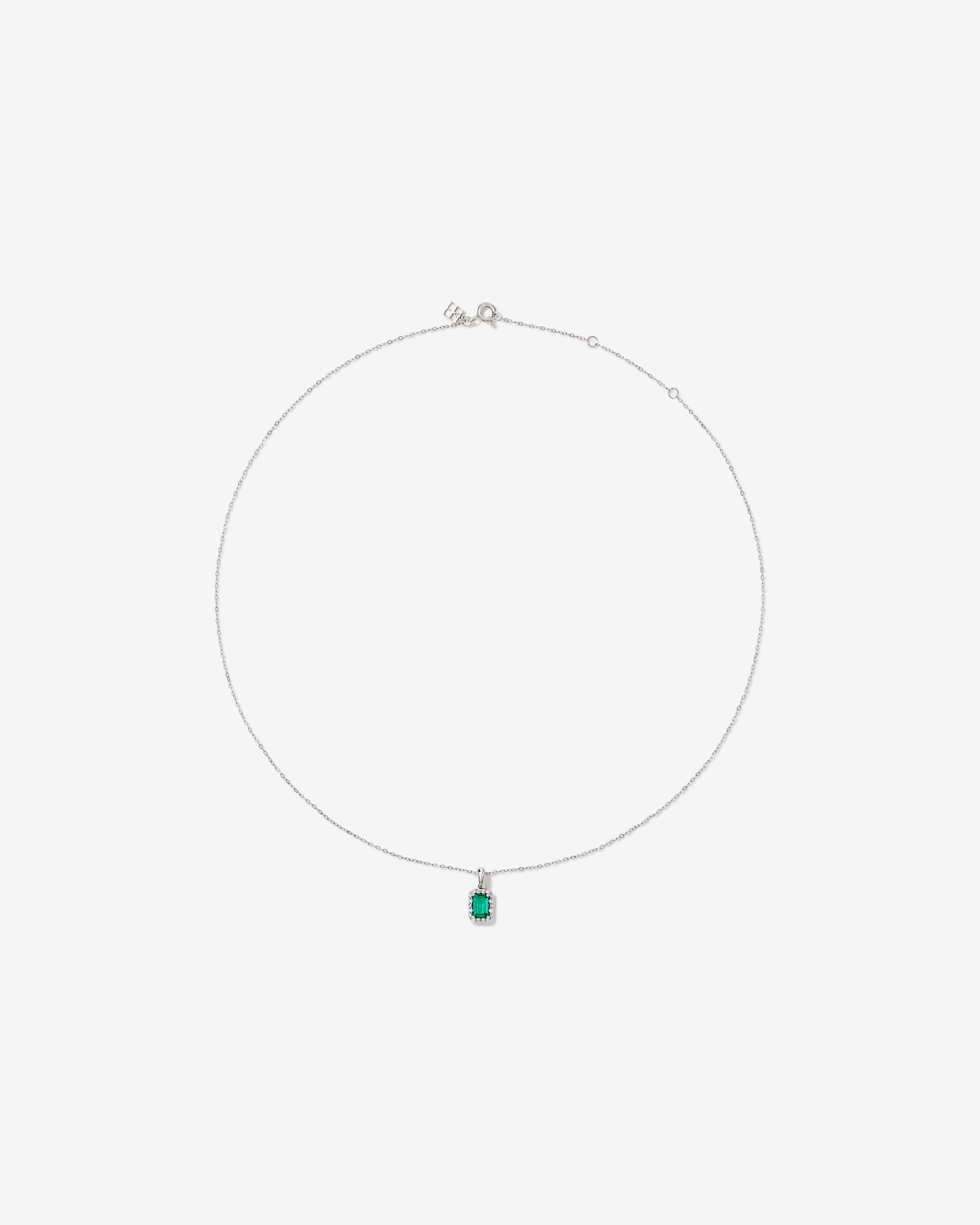 Création de la bague halo en diamant émeraude et 0,10 carat TW cultivée en laboratoire en or jaune 10 carats et Rhodium