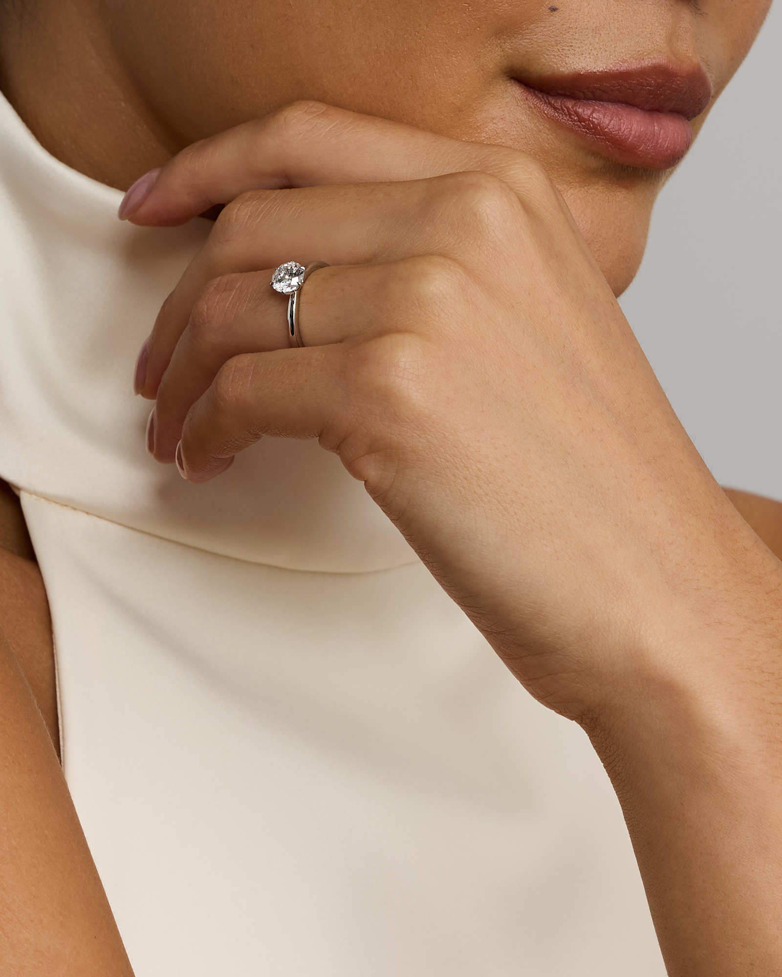 Bague solitaire ronde brillante TW 1,00 carat en platine recyclé