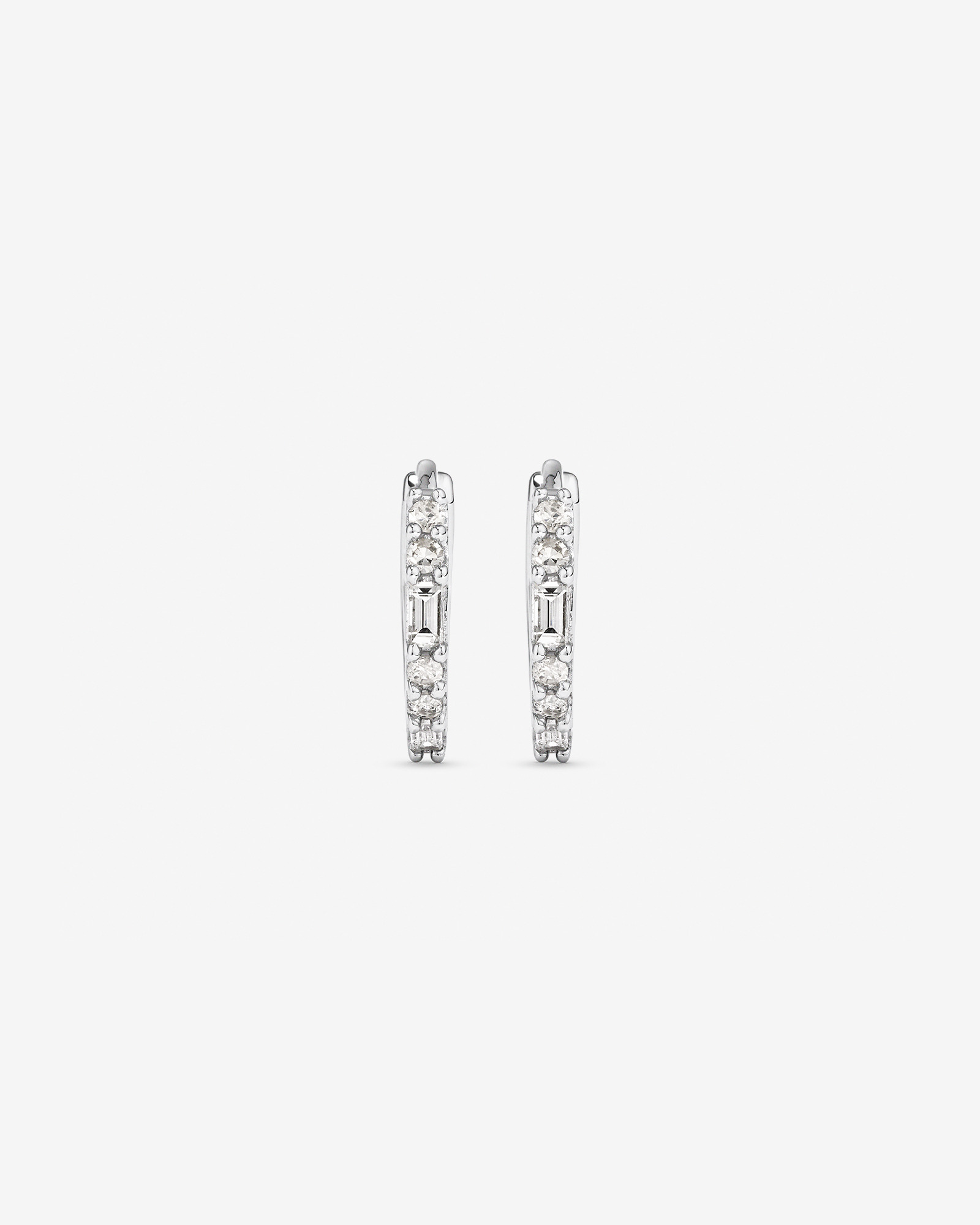 Boucles d'Oreilles Mini Créoles Dot Dash de Diamant de 0,13 Carat TW en Or Blanc 10kt
