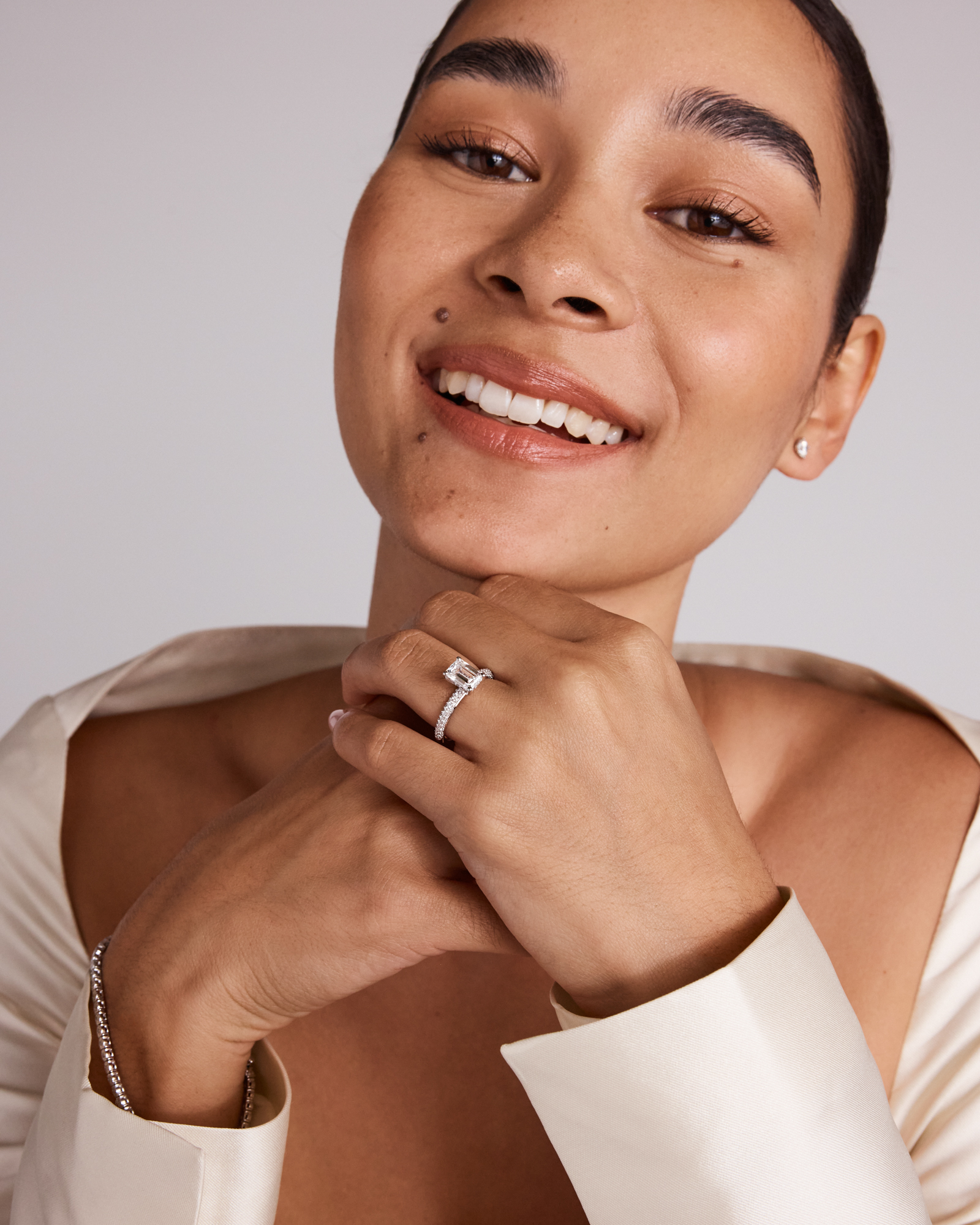 Bague de fiançailles en diamant de laboratoire taille émeraude 1,94 carat poids total en or blanc 14 kt