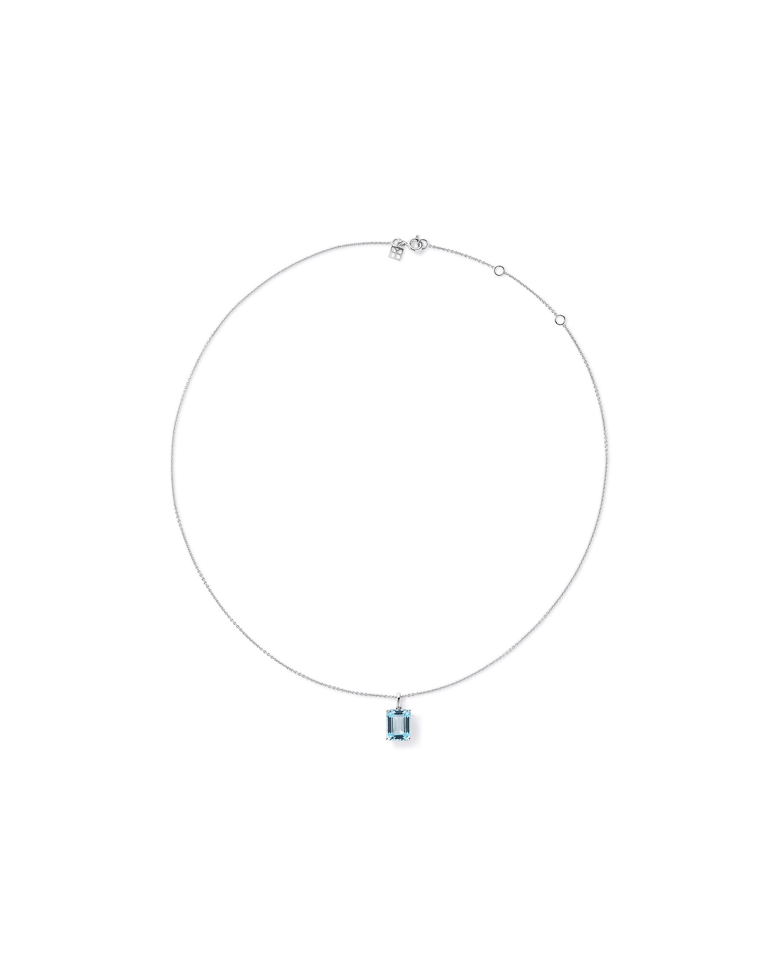 Pendentif en topaze bleu ciel taille émeraude avec chaîne en argent sterling