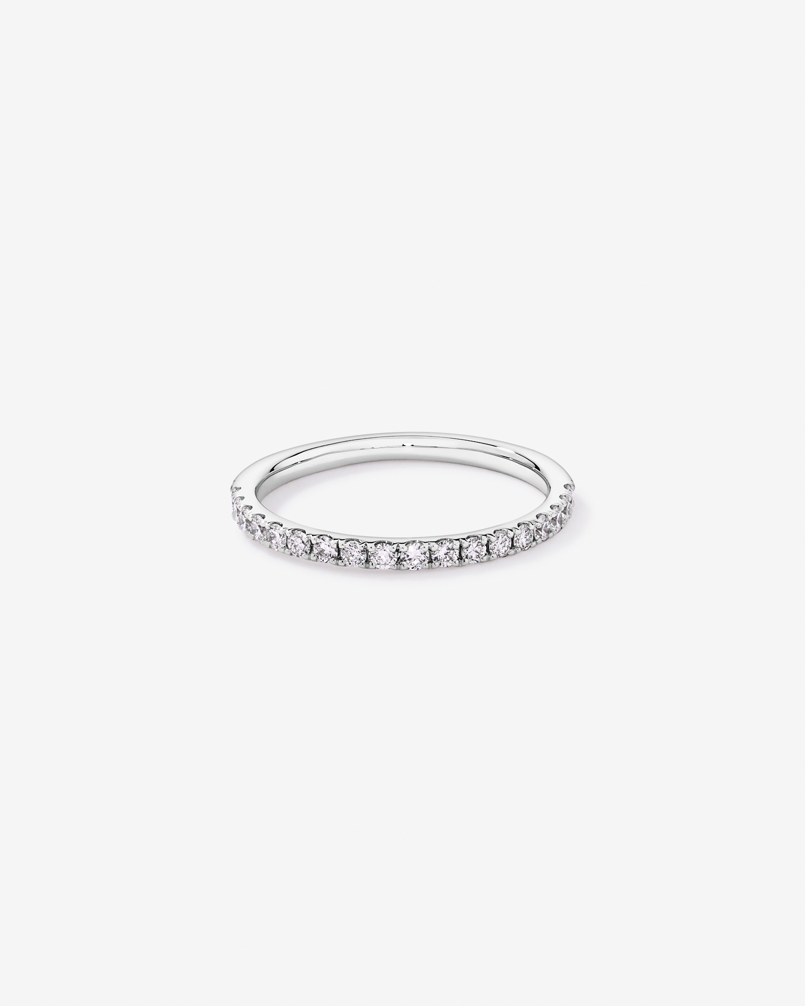 Alliance en or blanc 14 carats sertie d'un diamant rond brillant de synthèse 0,34 carat