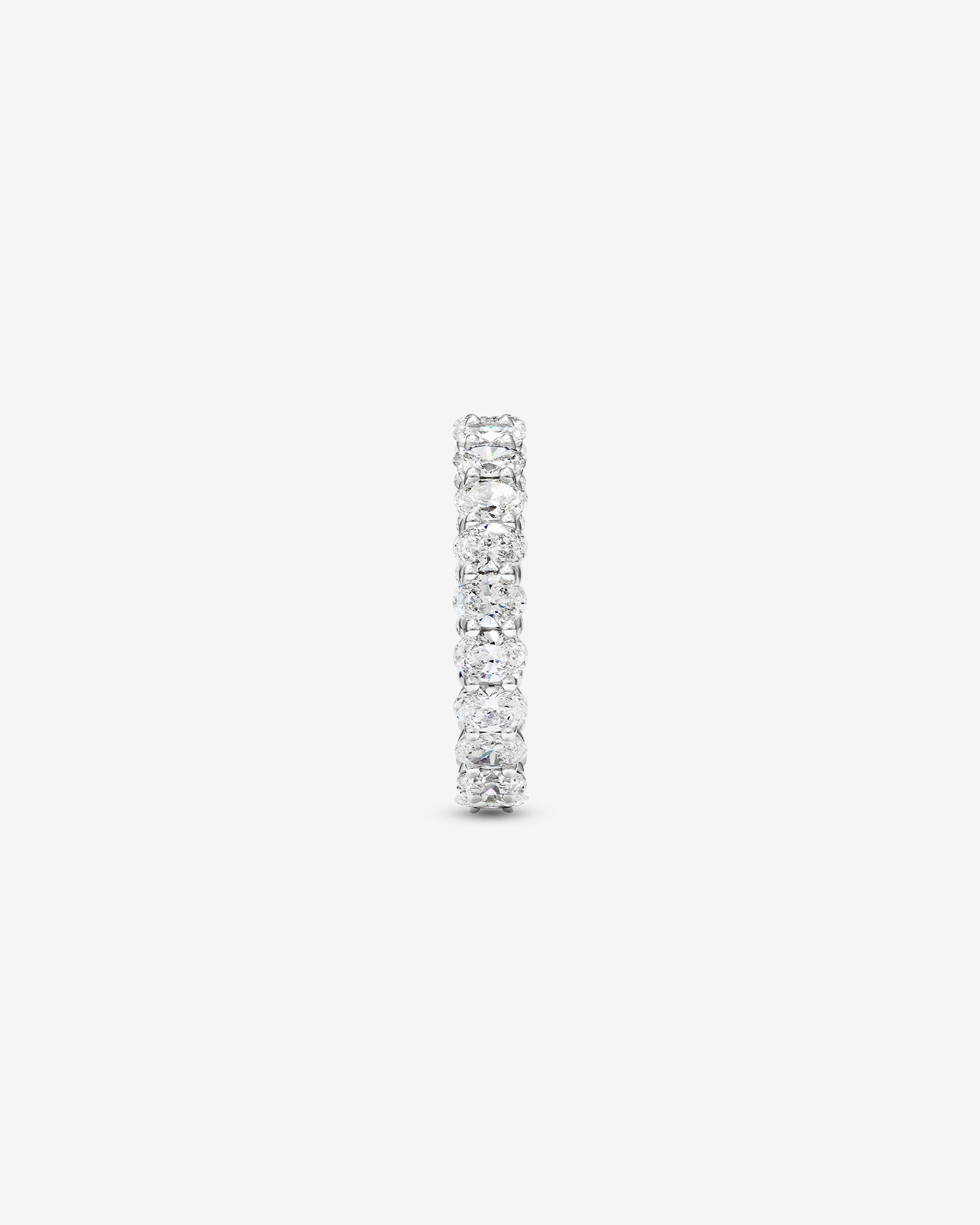 3,15 carats TW bague éternité avec diamants ovales cultivés en laboratoire en or blanc 14kt.