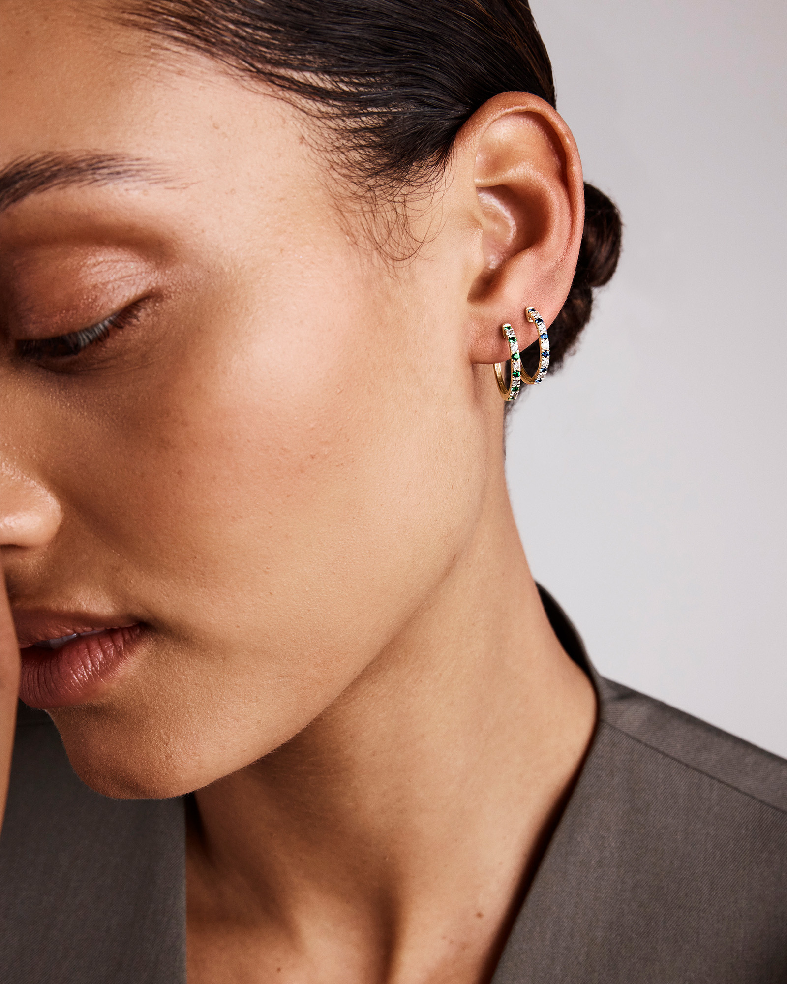 Boucles d'oreilles créoles 0,22 carat TW en diamants et saphirs créés en or jaune 10 kt