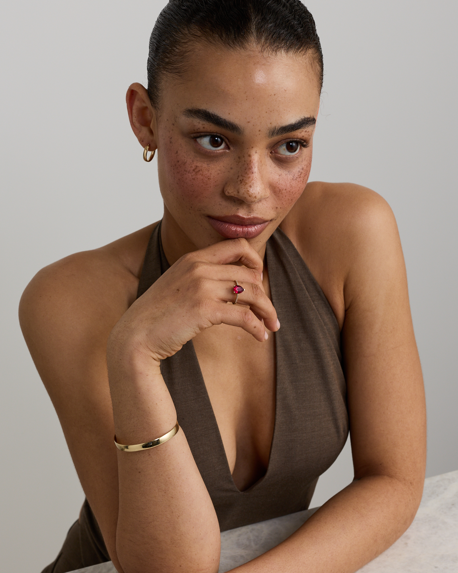 Bague Avec Pierre Précieuse Rubis Créée Rouge De Taille Poire Et Diamants En Or Jaune 10Ct