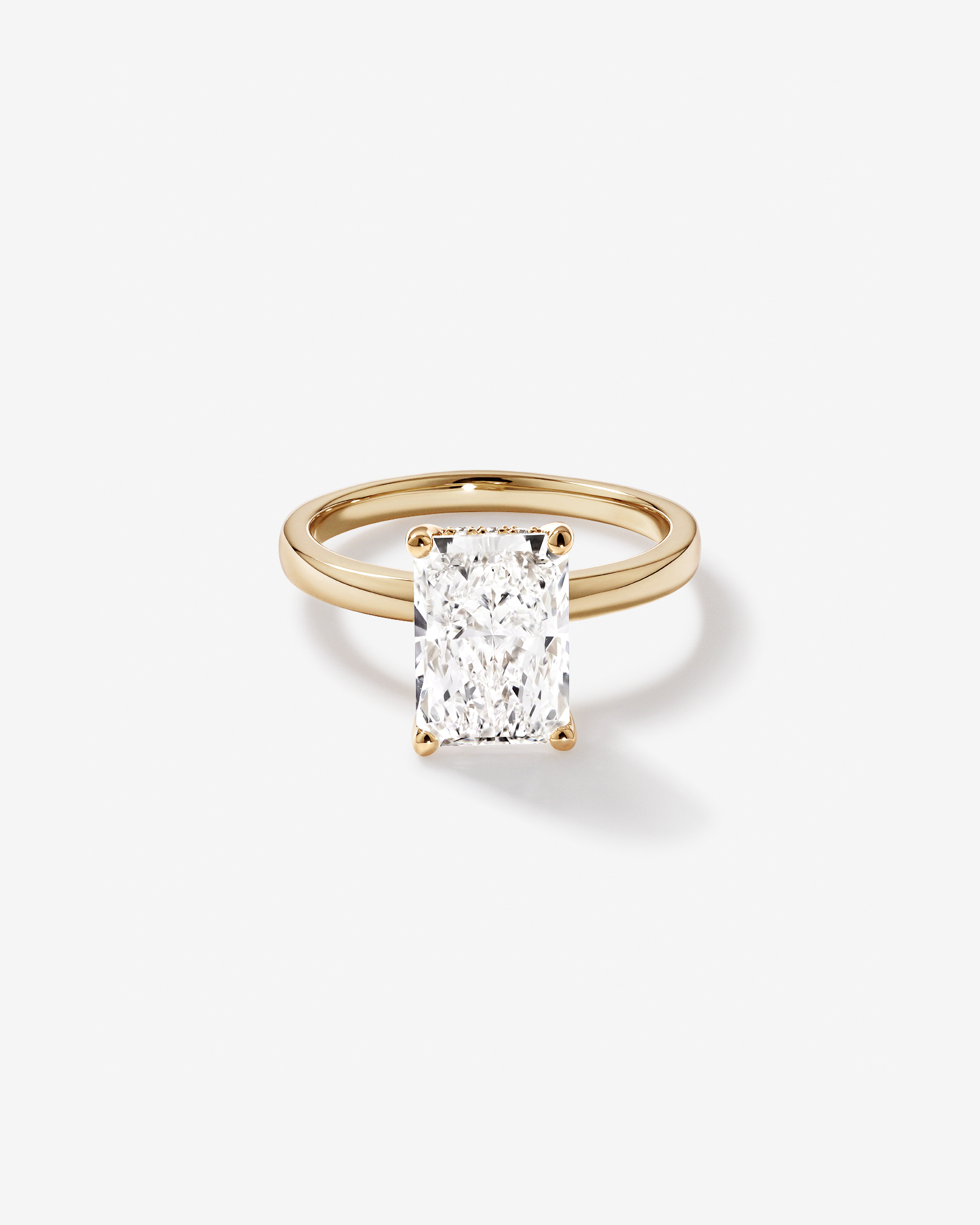 Bague solitaire en or jaune 18 carats avec diamant taille radiant de 3,10 carats (poids total)