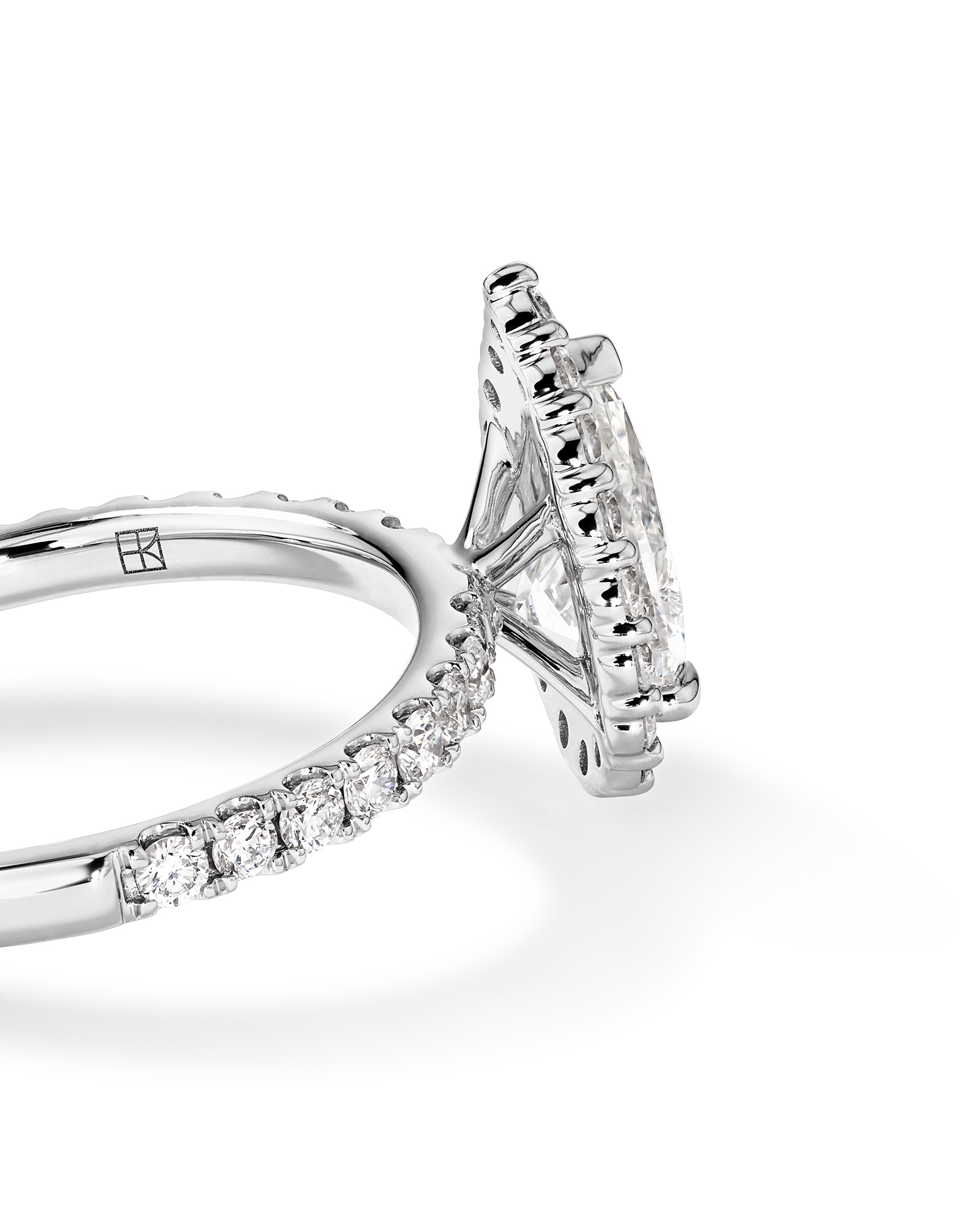 Bague De Fiançailles Halo En Diamant De Laboratoire Taille Poire De 1,82 Carat Poids Total En Or Blanc 14 Carats