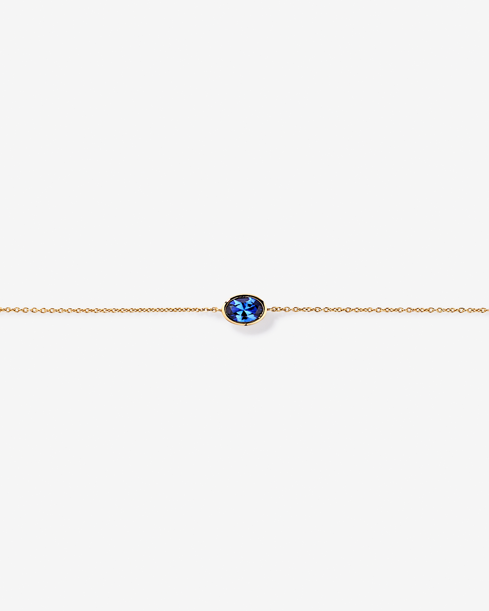 A créé un bracelet saphir bleu en or jaune 10 carats