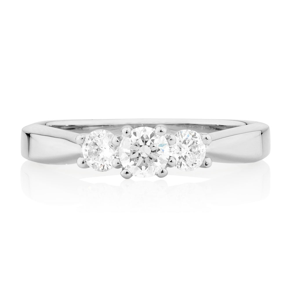 Bague de fiançailles en or blanc 10 K avec diamants totalisant 0,50 ct
