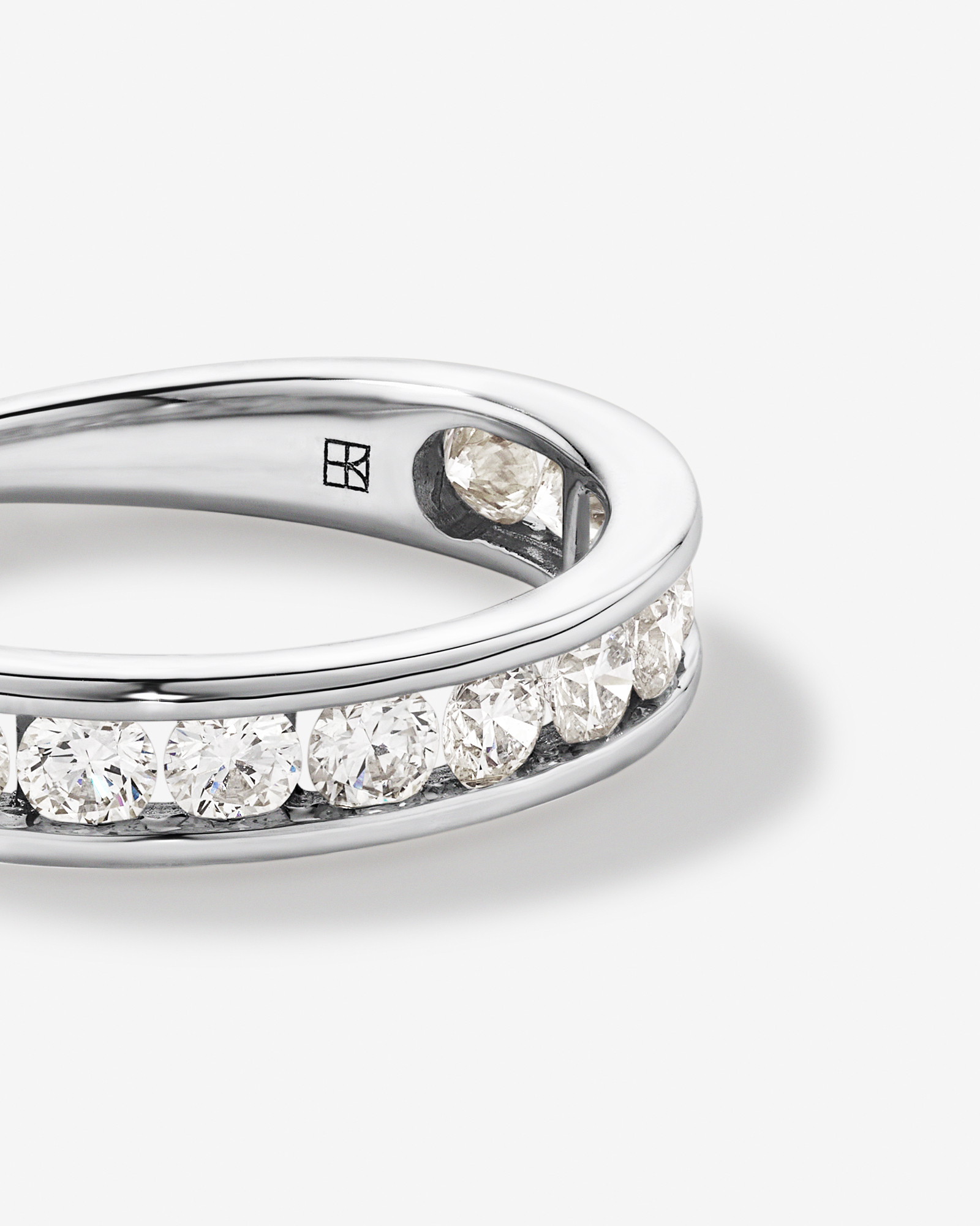 Alliance ronde en diamant brillant cultivé en laboratoire TW sertie de canaux TW de 1,00 carat en or blanc 14 carats