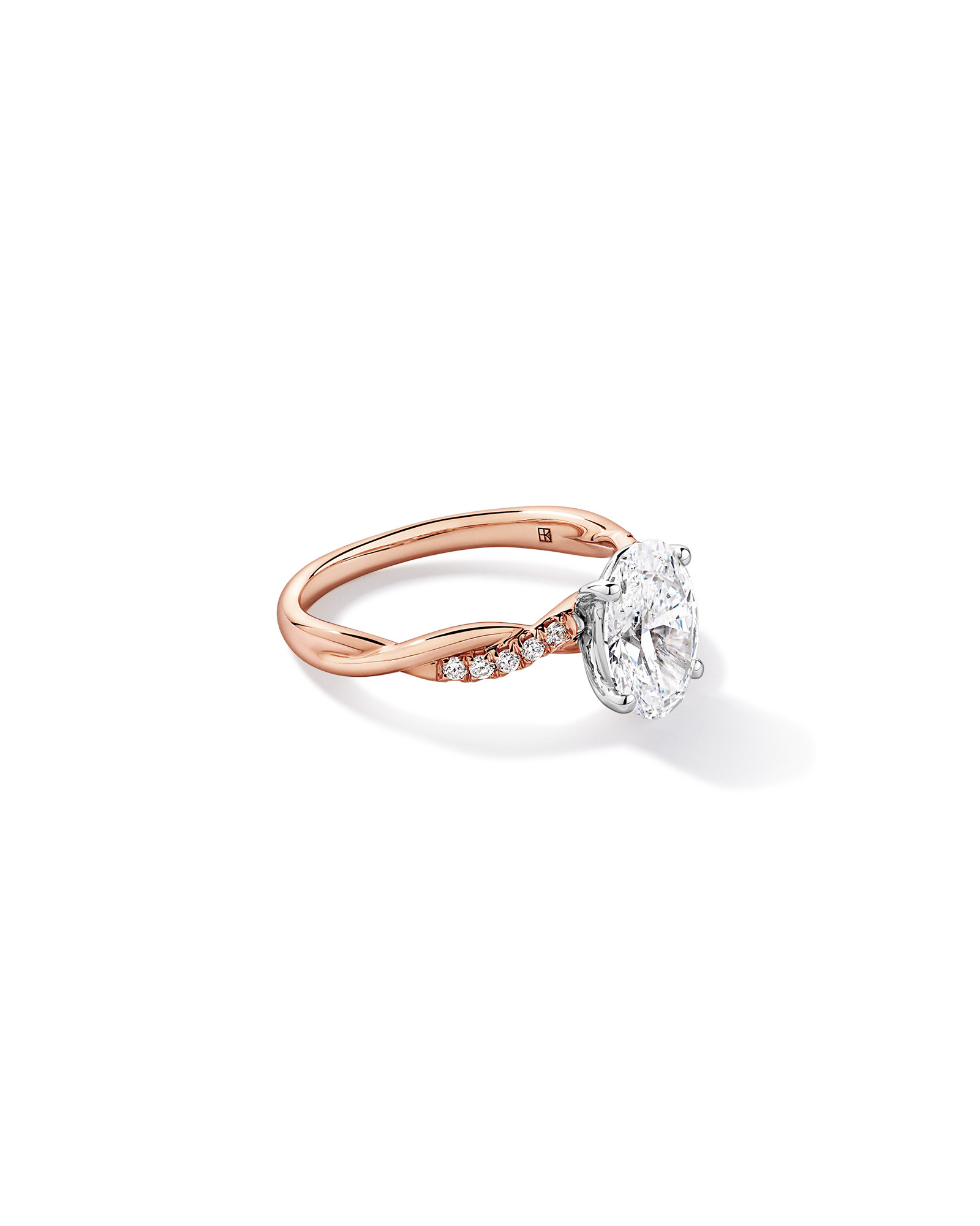 Bague de fiançailles torsadée en or rose et blanc 14 carats, sertie d'un diamant ovale 2,10 carats cultivé laboratoire