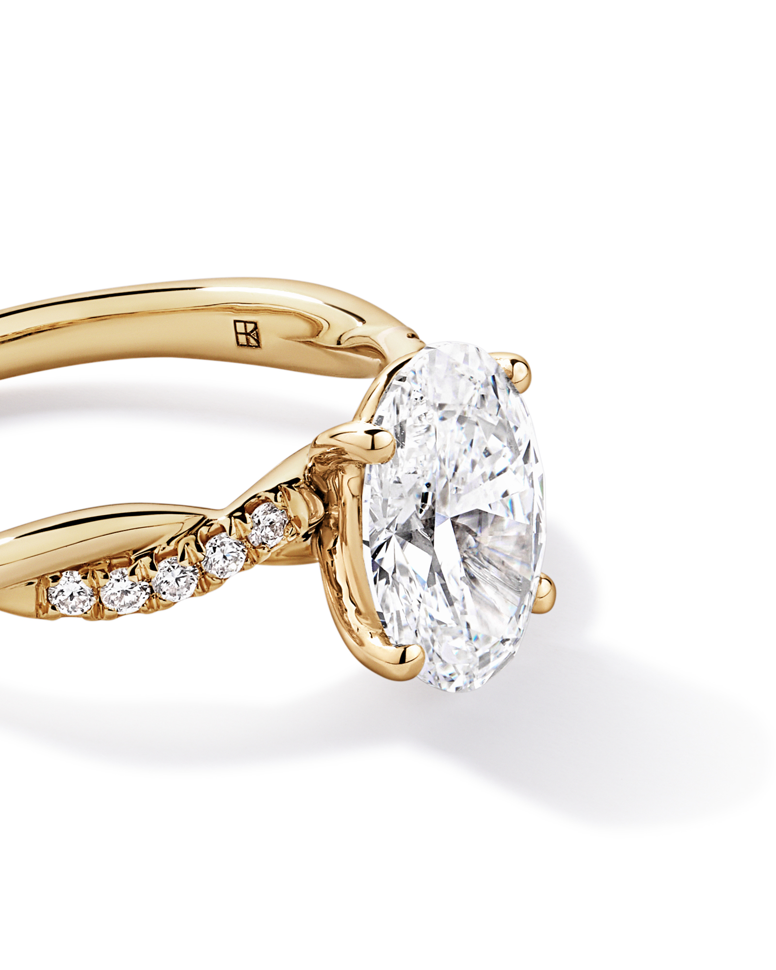 2.10TW Oval Laboratory-Grown Diamond Twist Engagement Ring 14kt Yellow Gold
