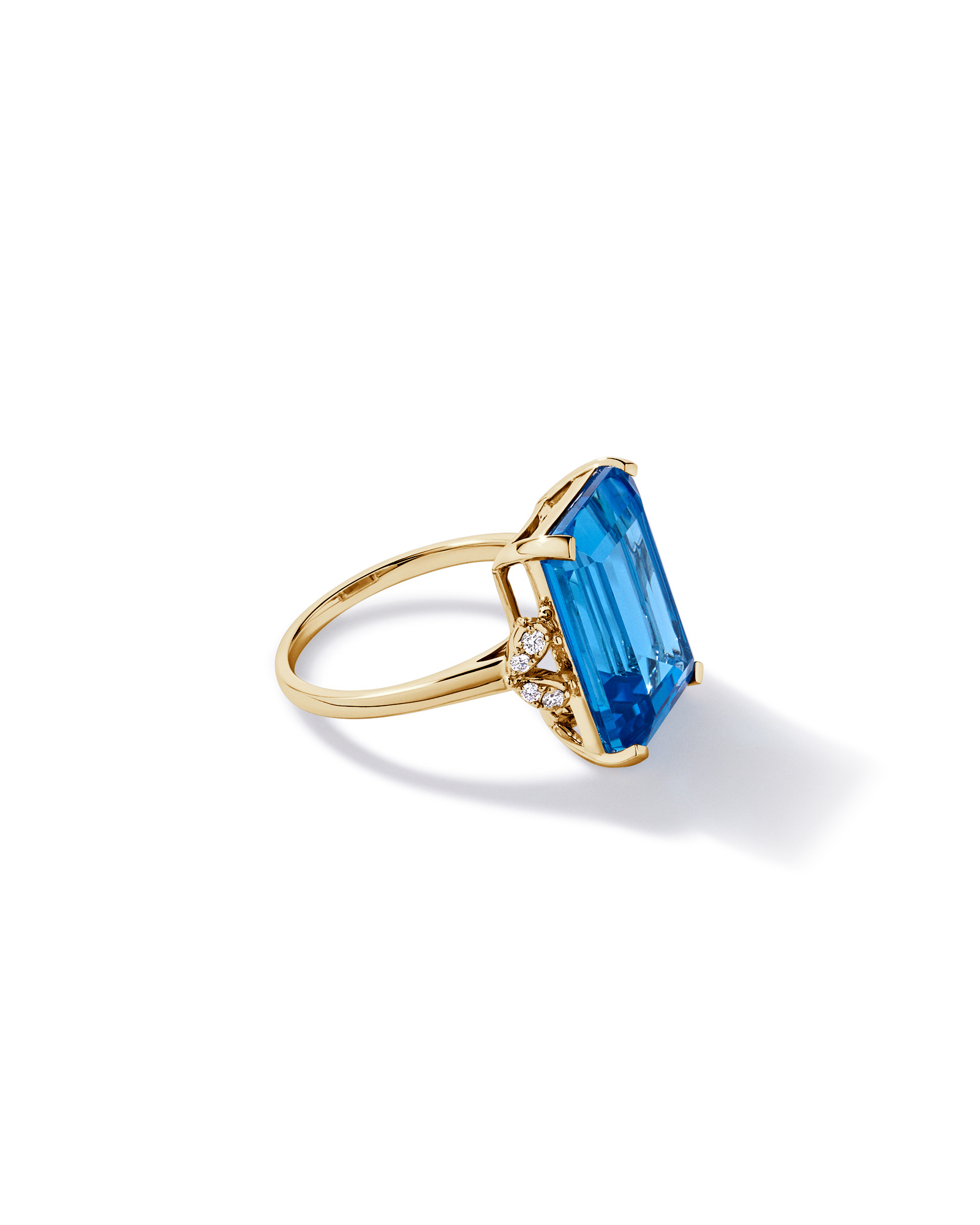 Bague en diamant Topaze bleue suisse taille émeraude et TW 0,08 carat or jaune 10 carats