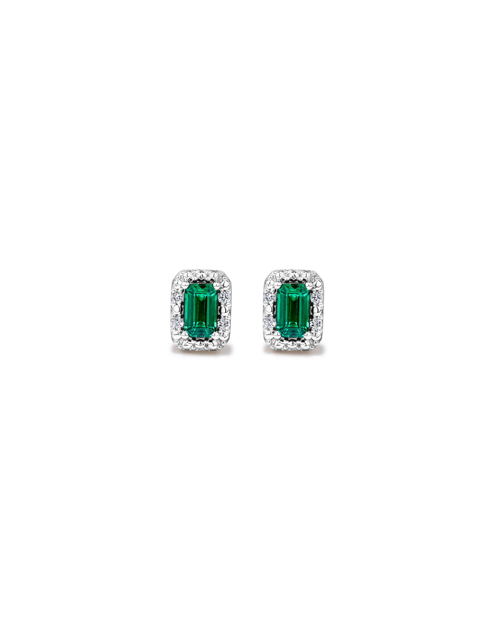 Création de la bague halo en diamant TW de 0,10 carat cultivée en laboratoire en or blanc 10 carats