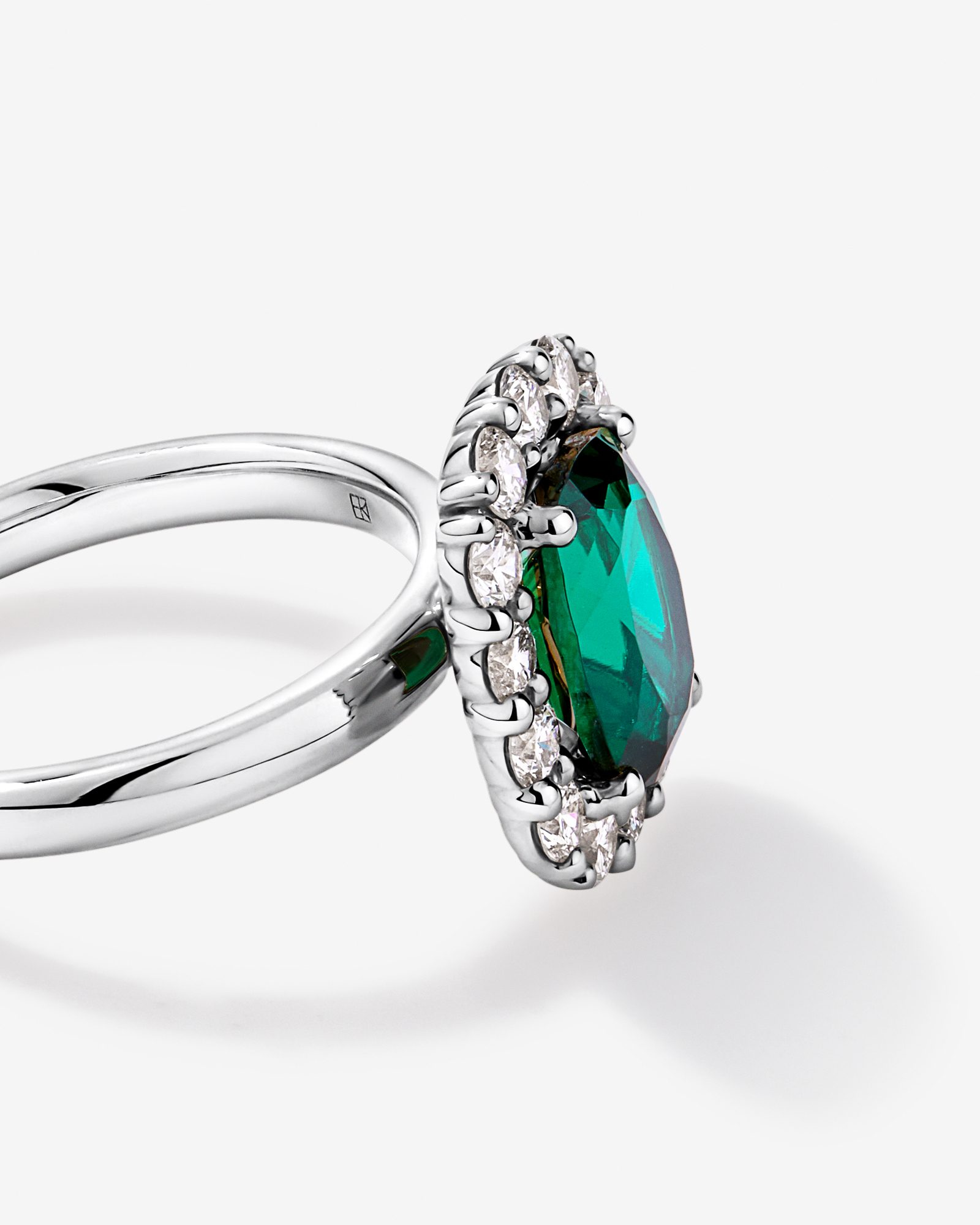 Création de la bague halo en diamant TW 0,96 carat cultivée laboratoire or blanc 10 carats