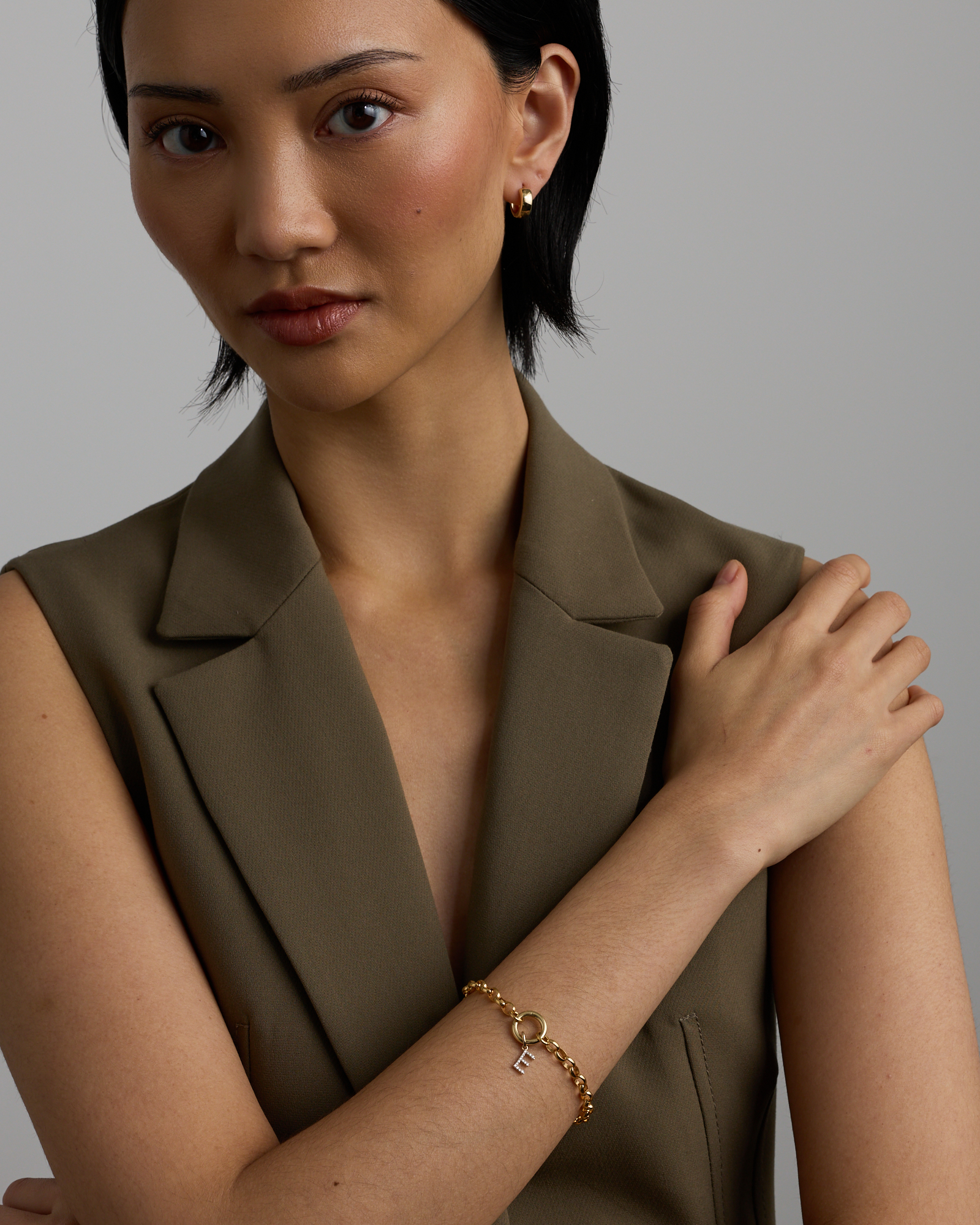 Diamond Letter E Initial Pendant in 10kt Yellow Gold