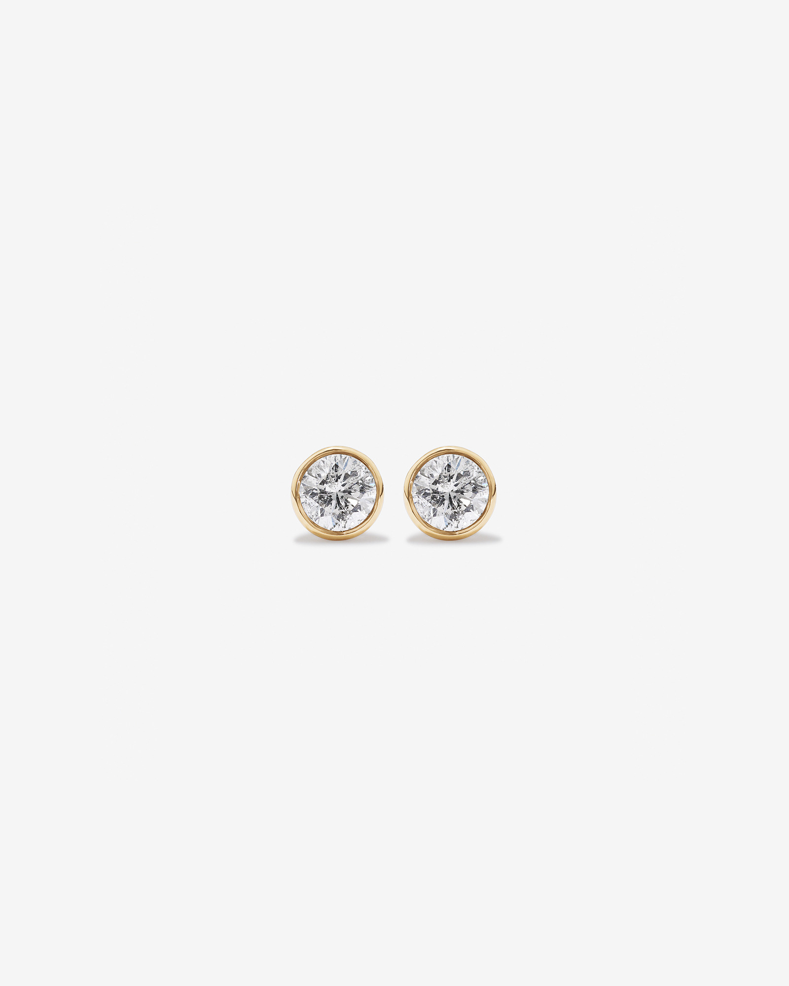 Boucles d’oreilles rondes TW à lunette solitaire brillante de 0,25 carat en or jaune 18 carats