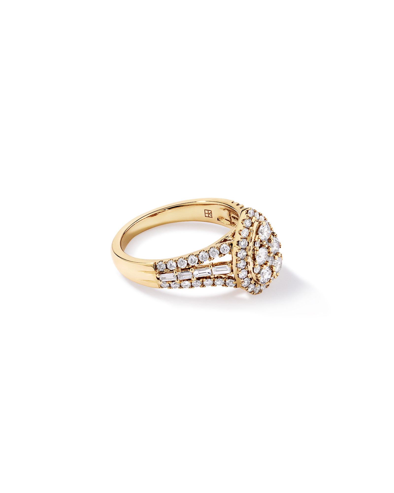 Bague en or jaune 14 carats sertie de diamants ronds brillants et baguettes (1,25 carat au total