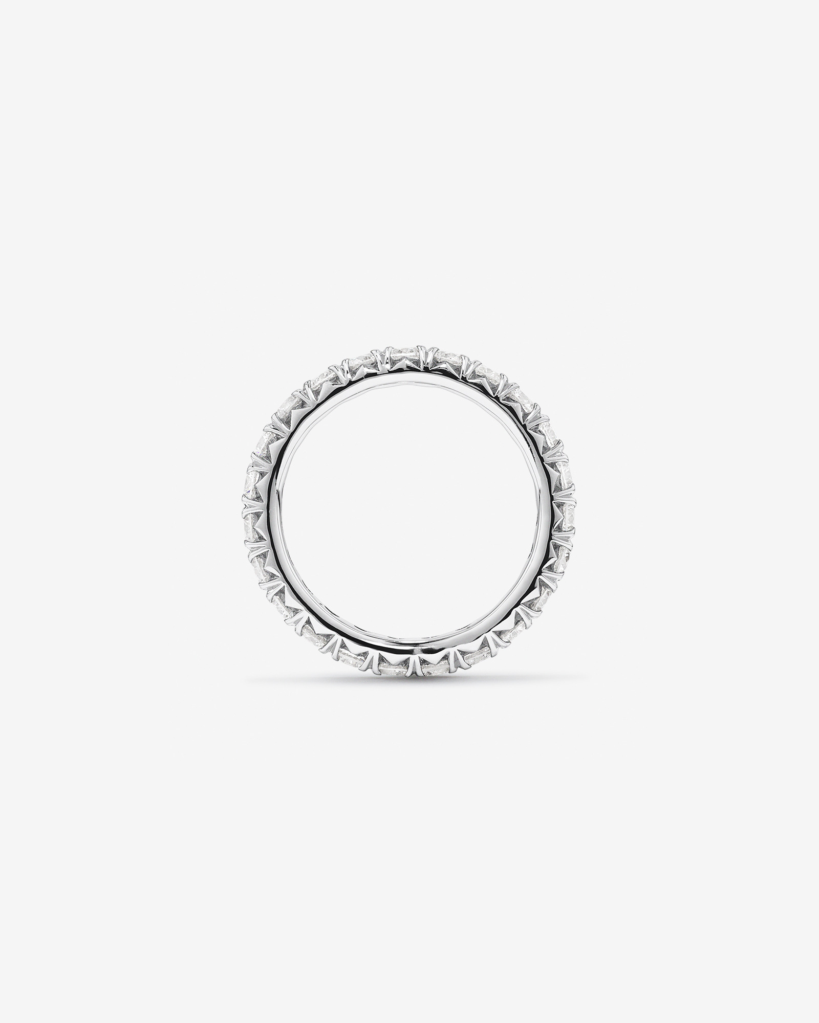 Alliance éternité en platine avec diamants totalisant 2 ct