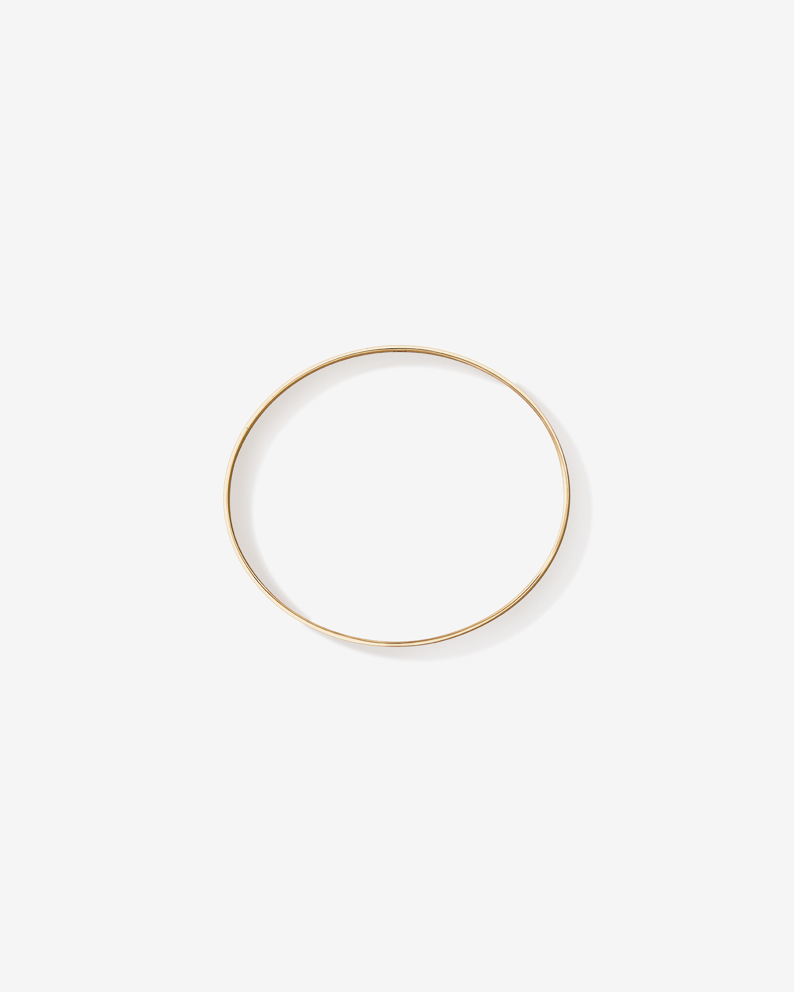 Bracelet ovale solide de 65 mm (2,5") de largeur 7.7 mm en or jaune 10 carats