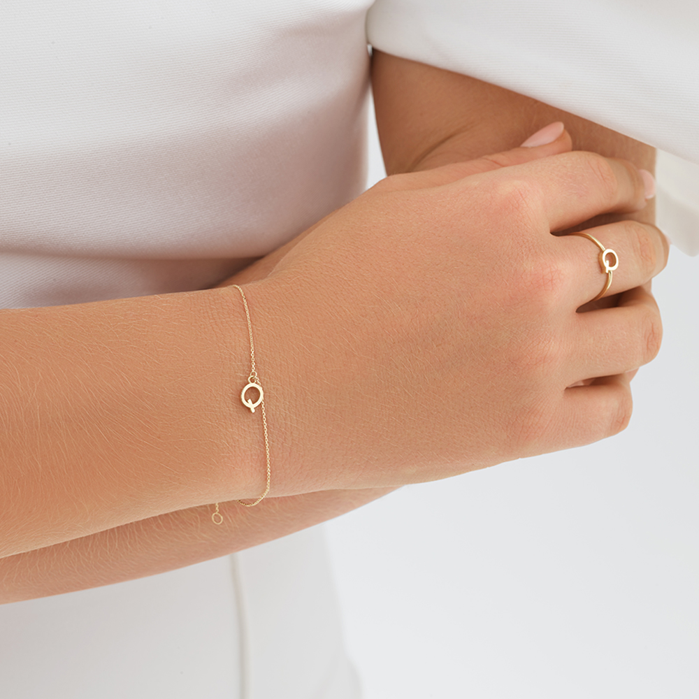 Collier à pendentif initiale Q en or jaune 10 K