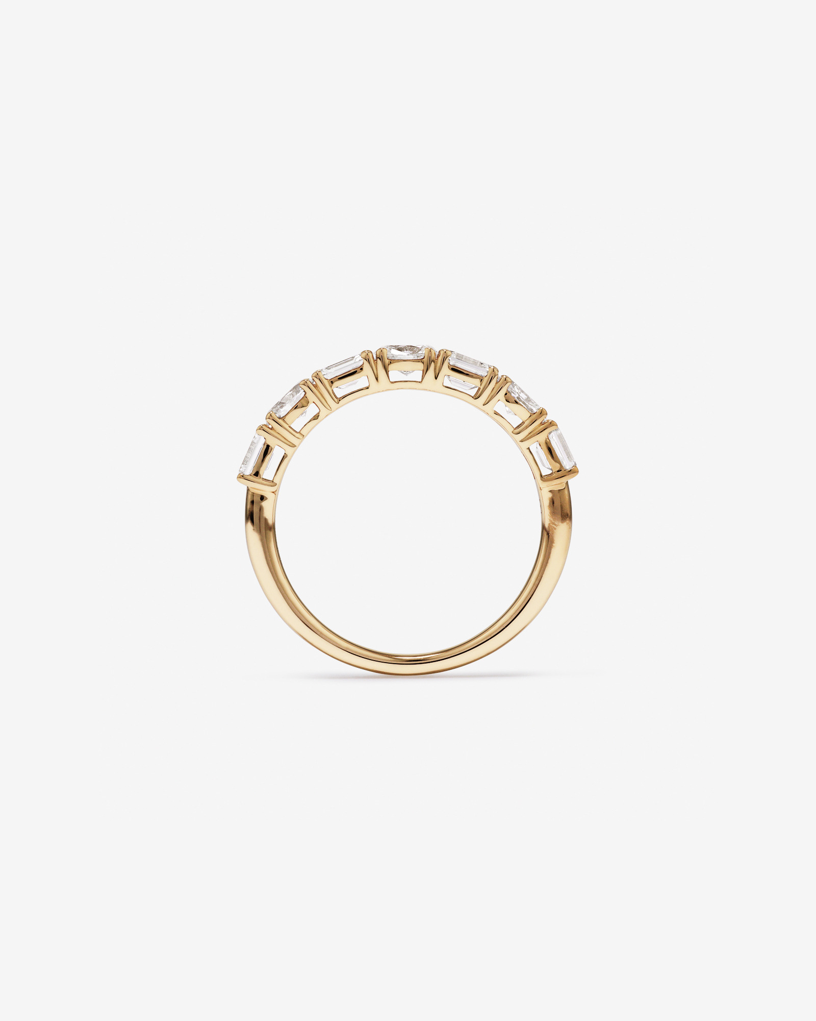 Alliance en or jaune 14 carats, sertie d'une émeraude de 1,05 carat et d'un diamant de synthèse taille ovale, taille émeraude