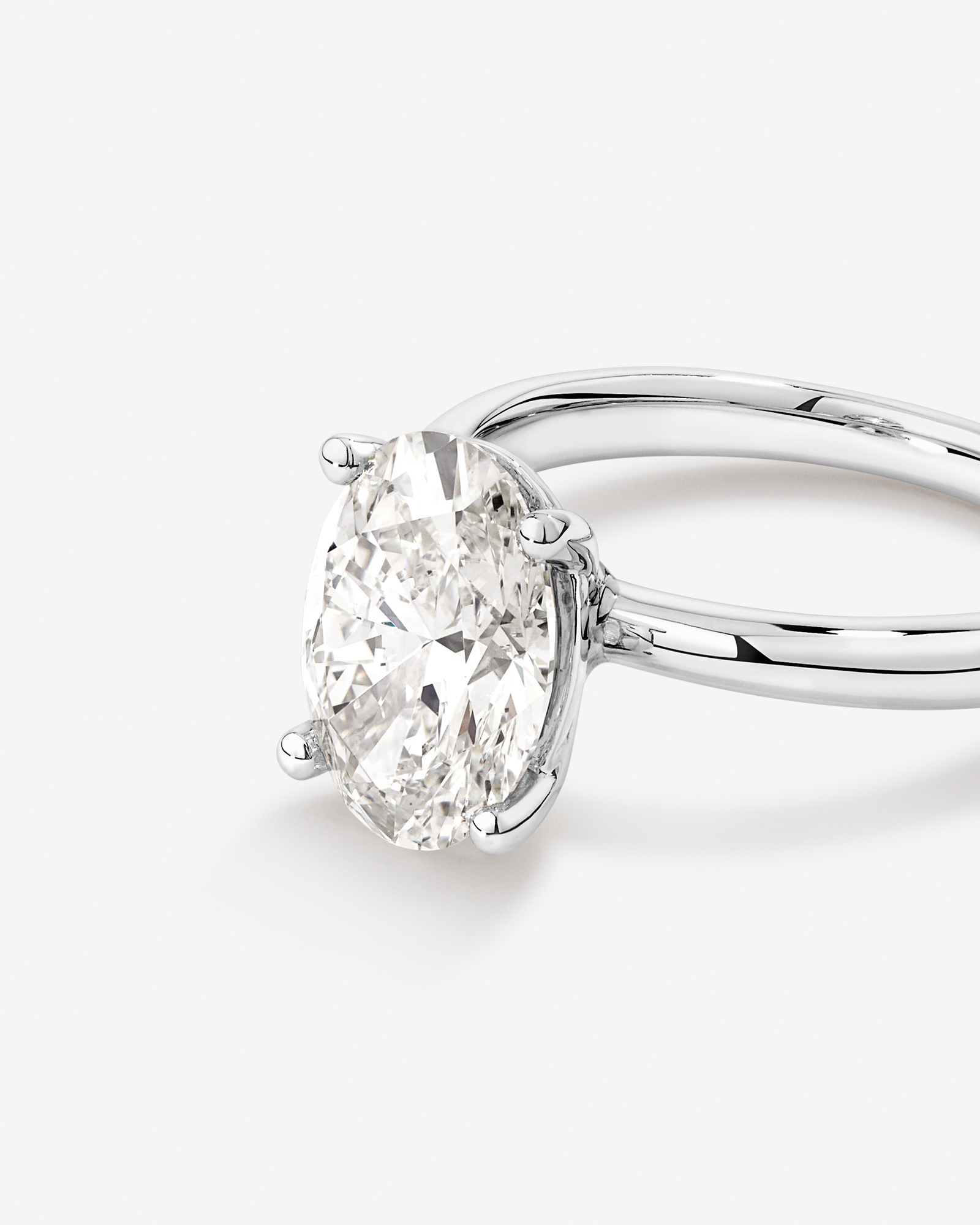 3,00 Carats Poids Total Bague De Fiançailles Solitaire En Diamant Coupe Ovale Cultivé En Laboratoire, En Platine